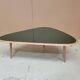 Table basse style années 50 , laque et bois.  marque red edition