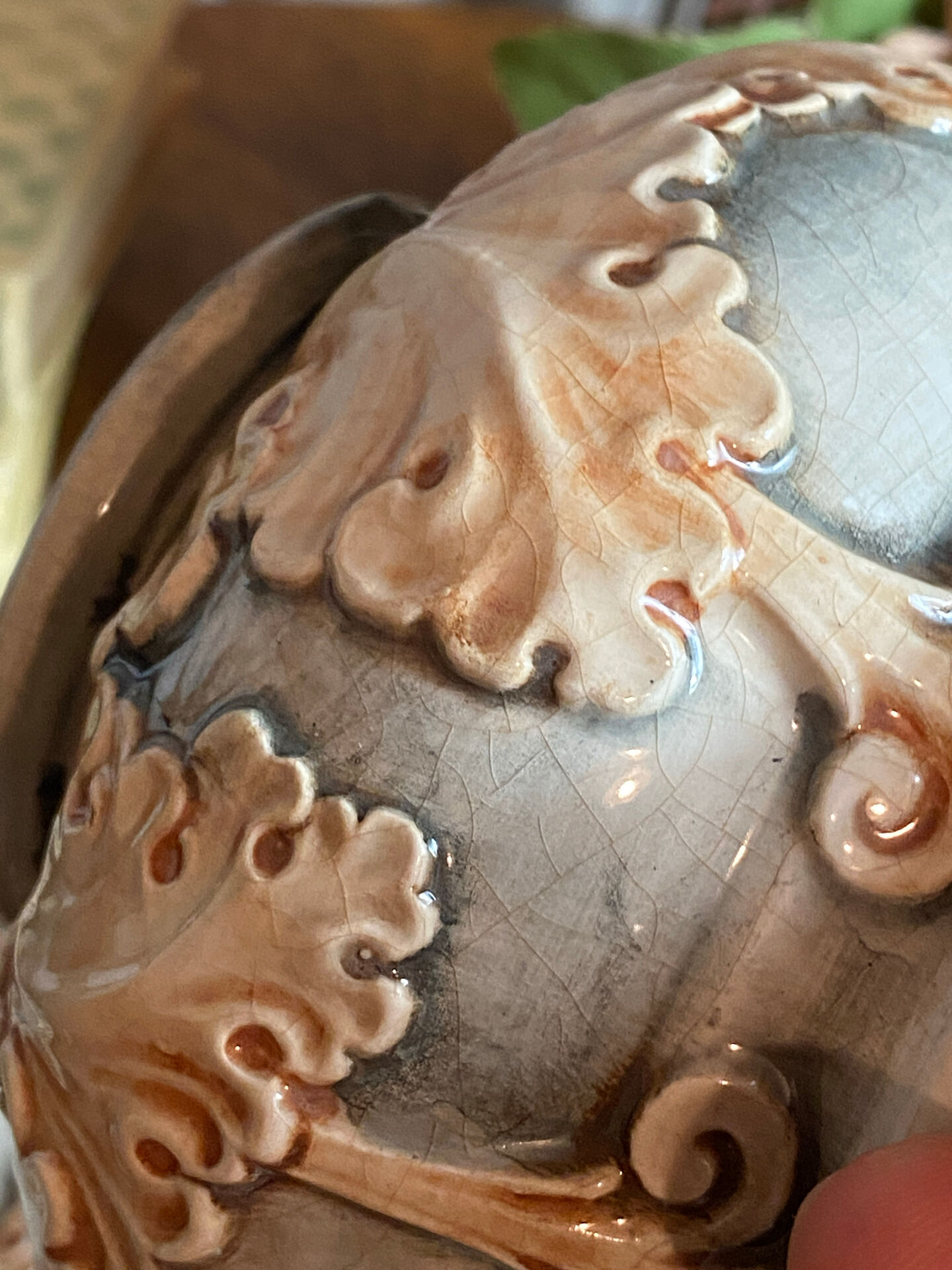 Bonbonnière in slipware