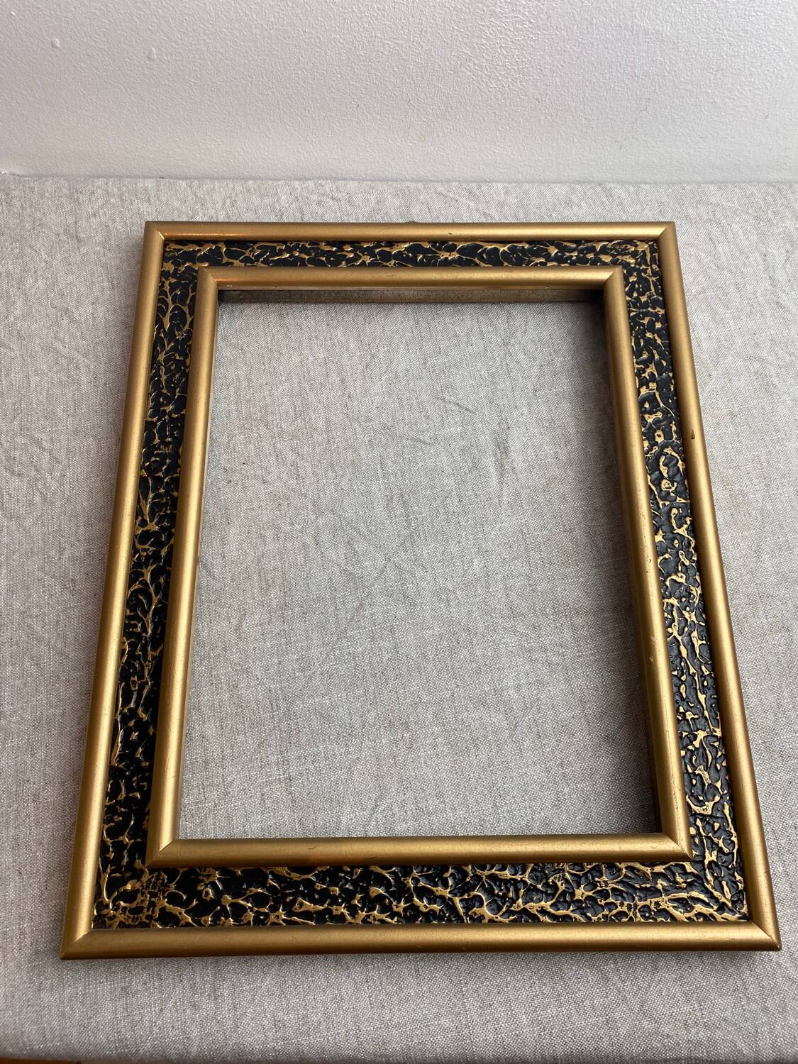 Two-tone wooden frame