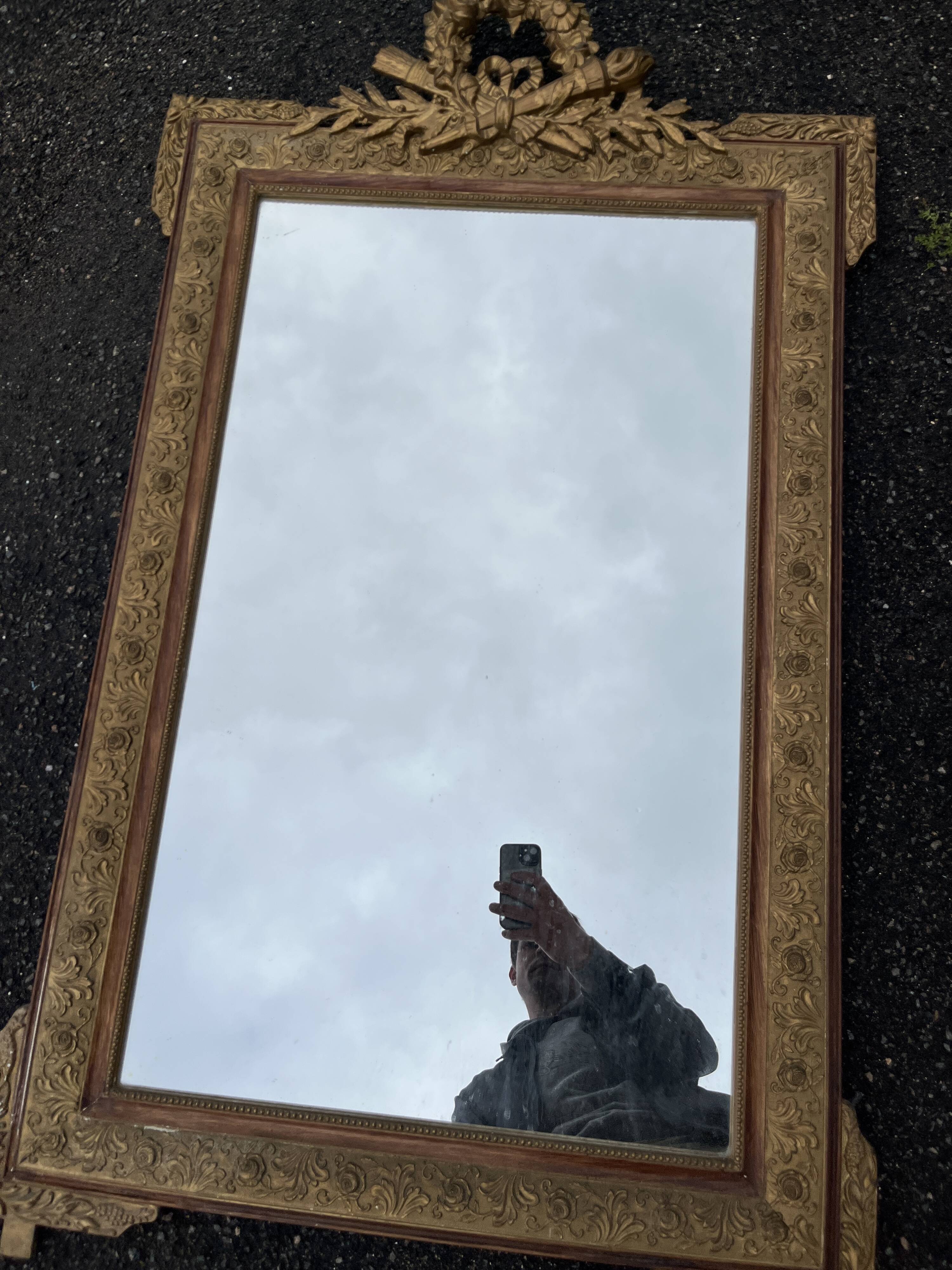 Large gold mirror in Louis XVI style with laurel crown, 121 cm.