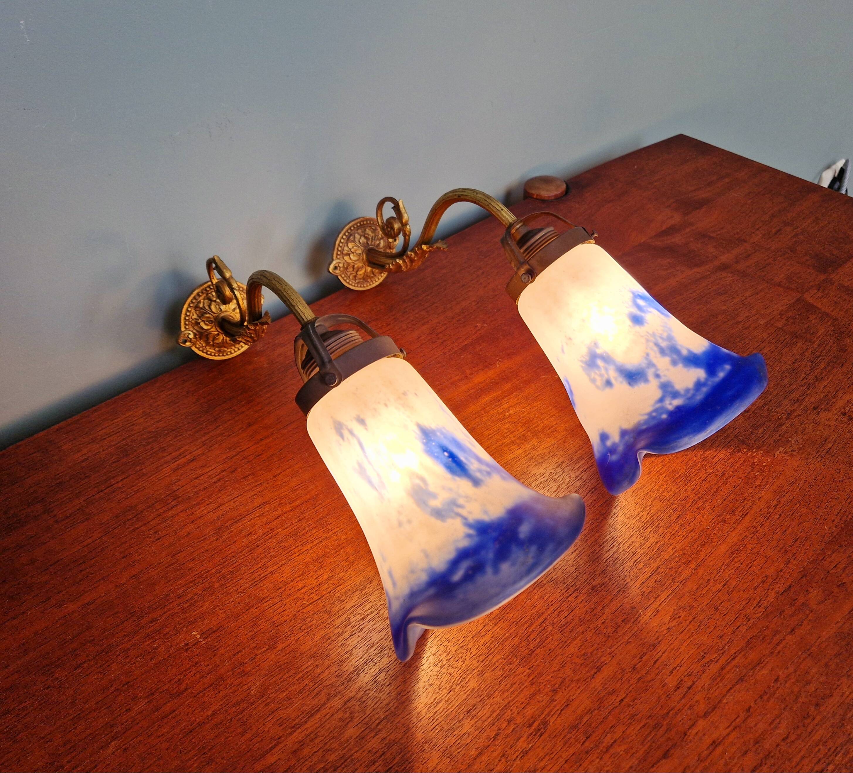 Pair of wall lights in bronze and marmoreal glass