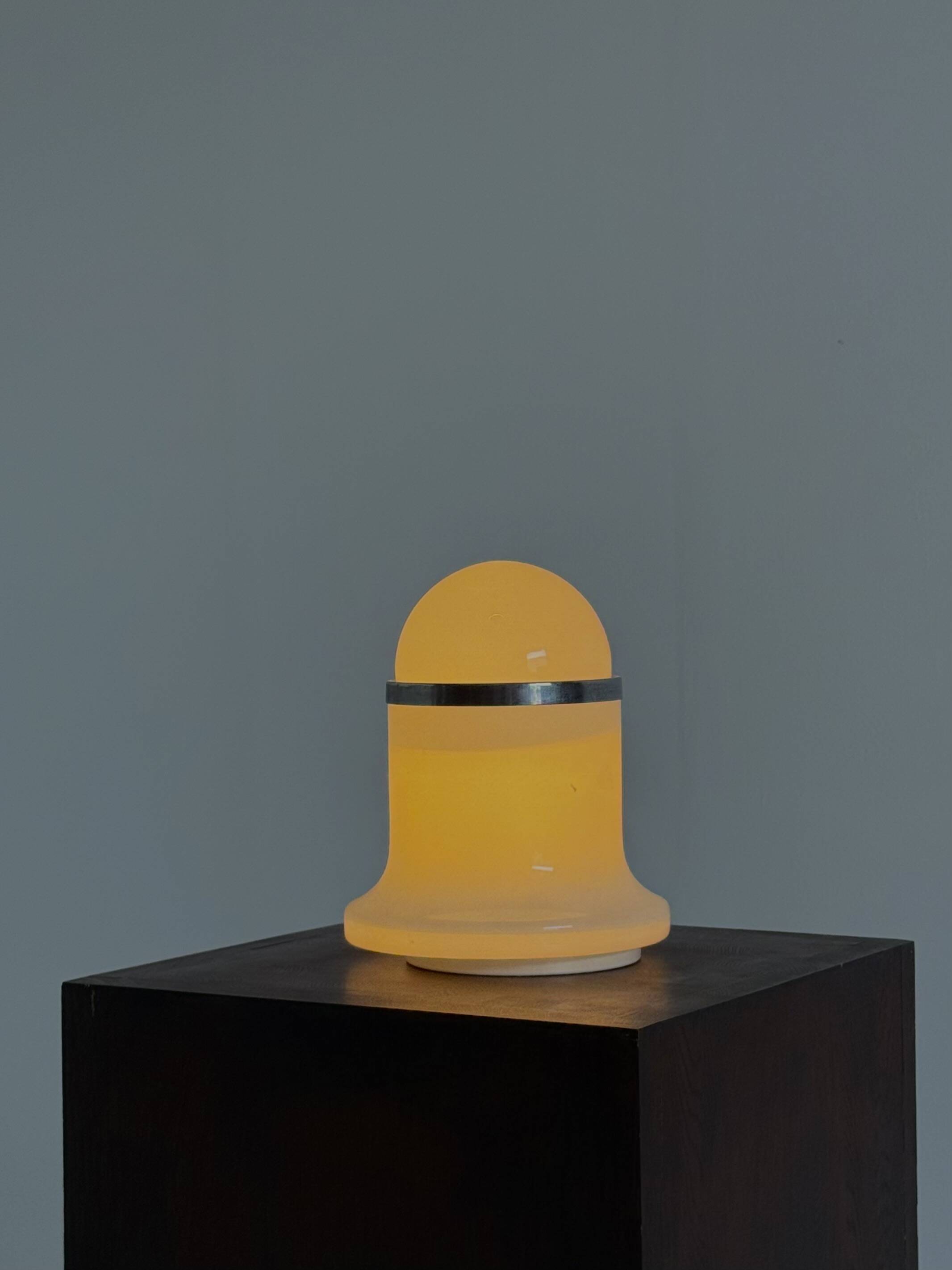 Murano vintage table lamp white by Architetti by De Martini, Falconi & Fois