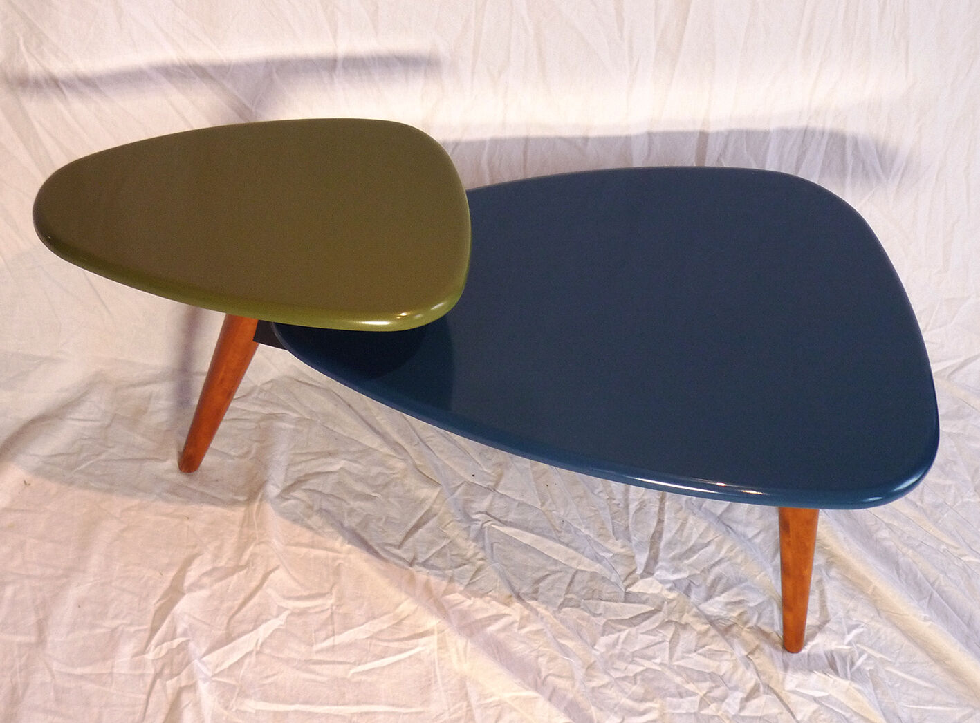 Coffee table with 2 levels