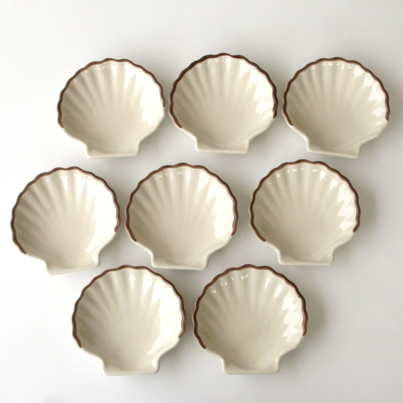 Set of 8 Emile Henry Scallops - Beige culinary pottery