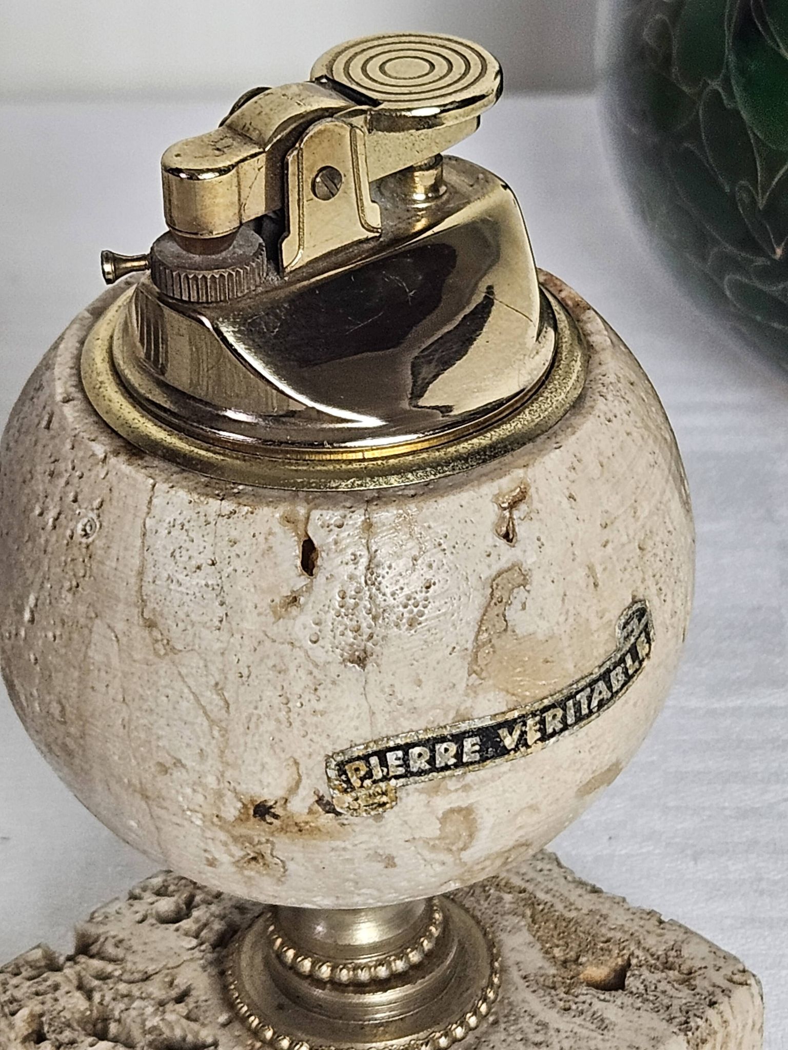 Briquet de table sphérique en travertin véritable – Italie, circa 1970
