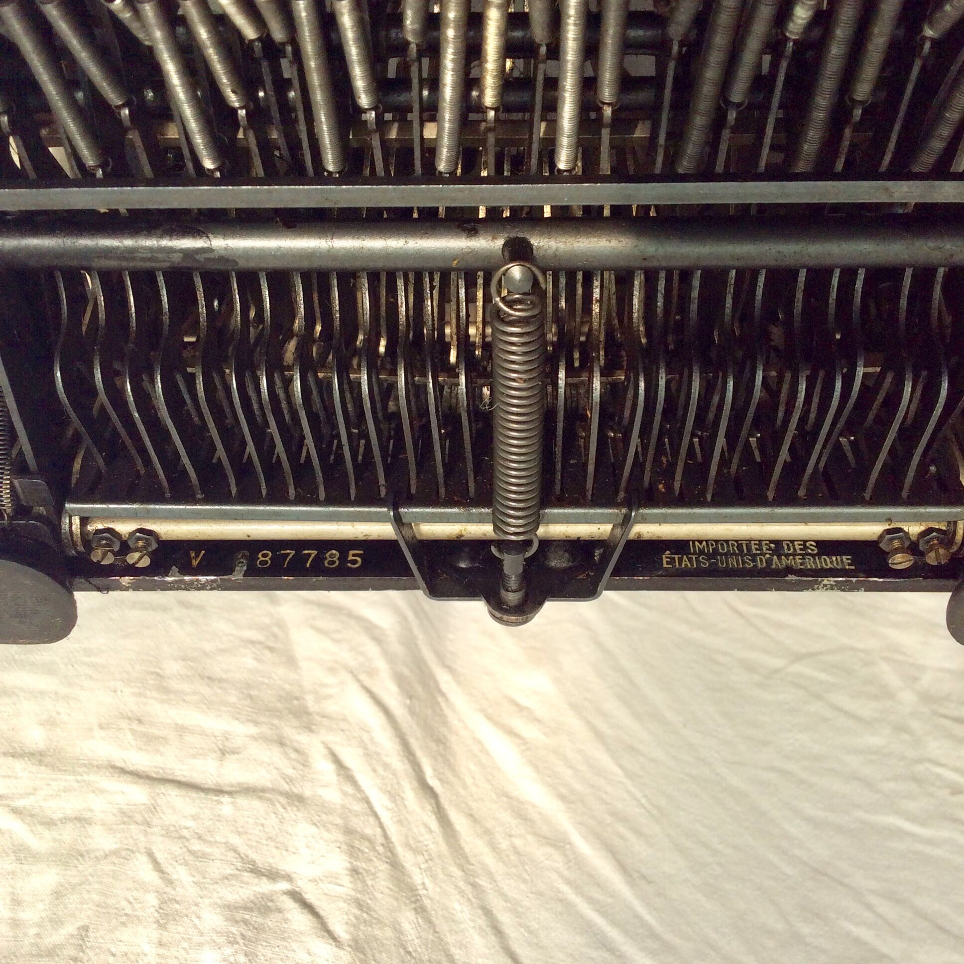Portable typewriter corona manufacture usa around the 1920s numbered dimension: h-15xl29