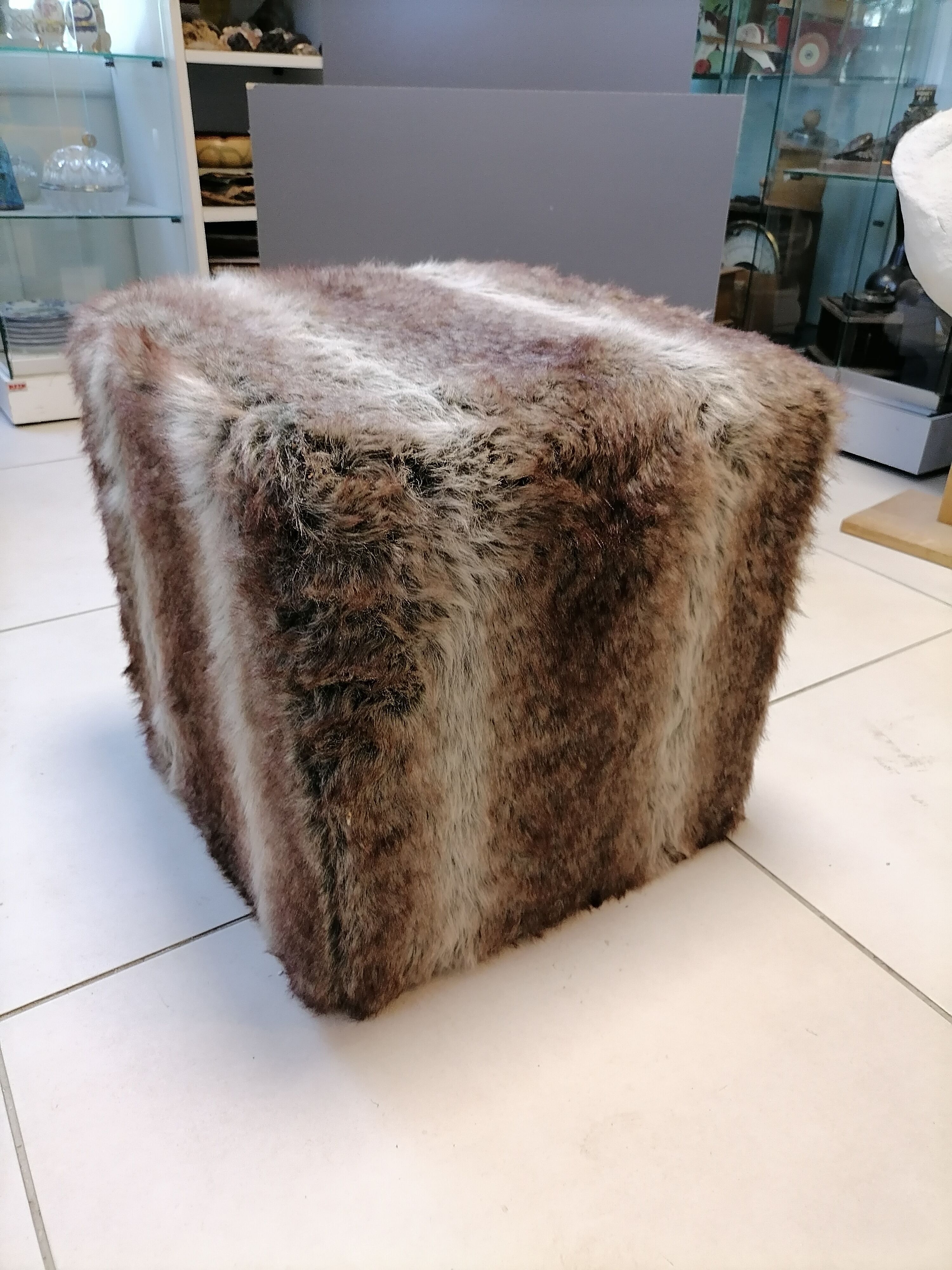 Square pouf