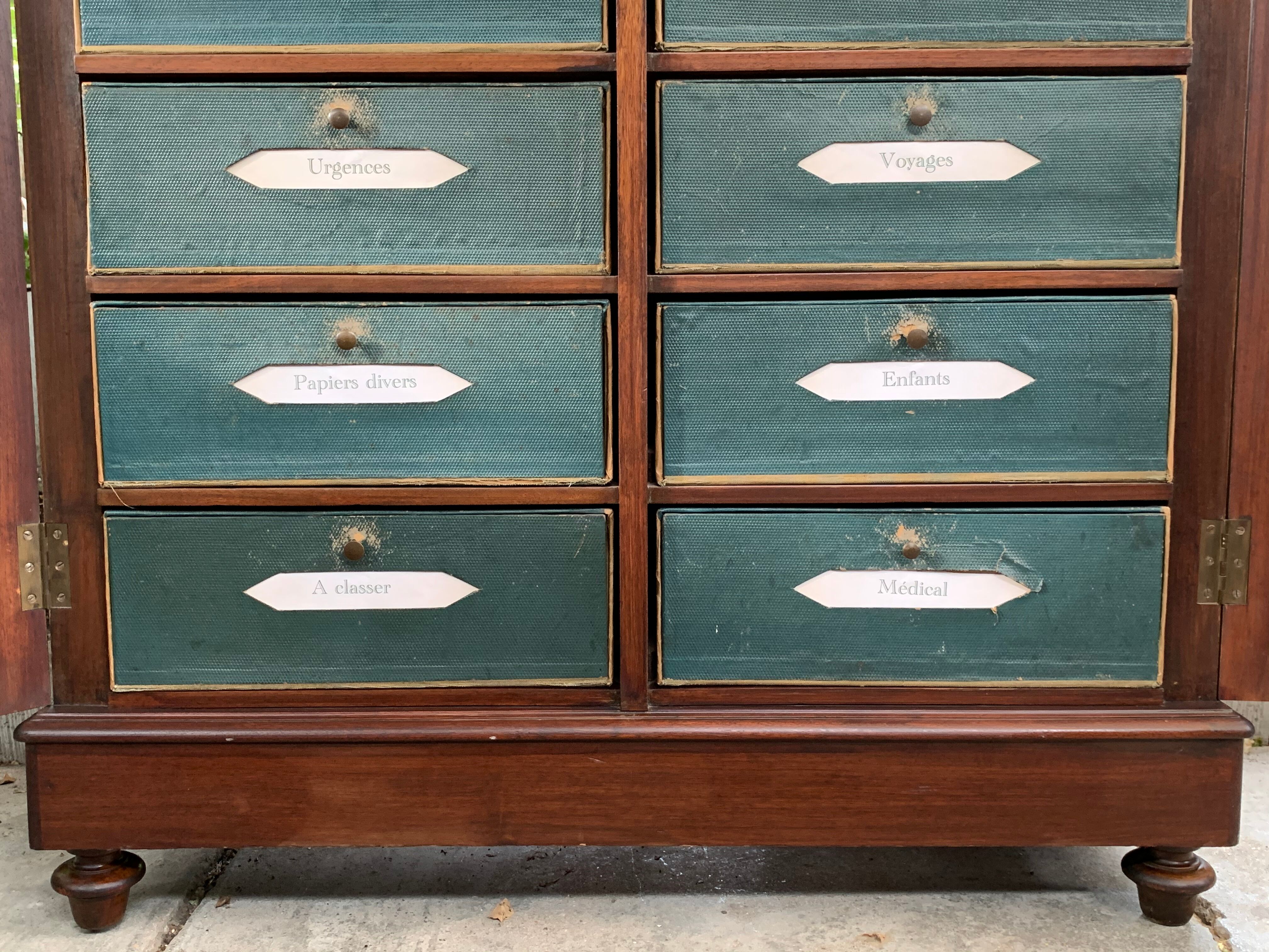 Notary carder
