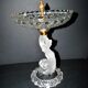 Baccarat coupe sur pied dauphin guéridon diamant pierreries en cristal signé