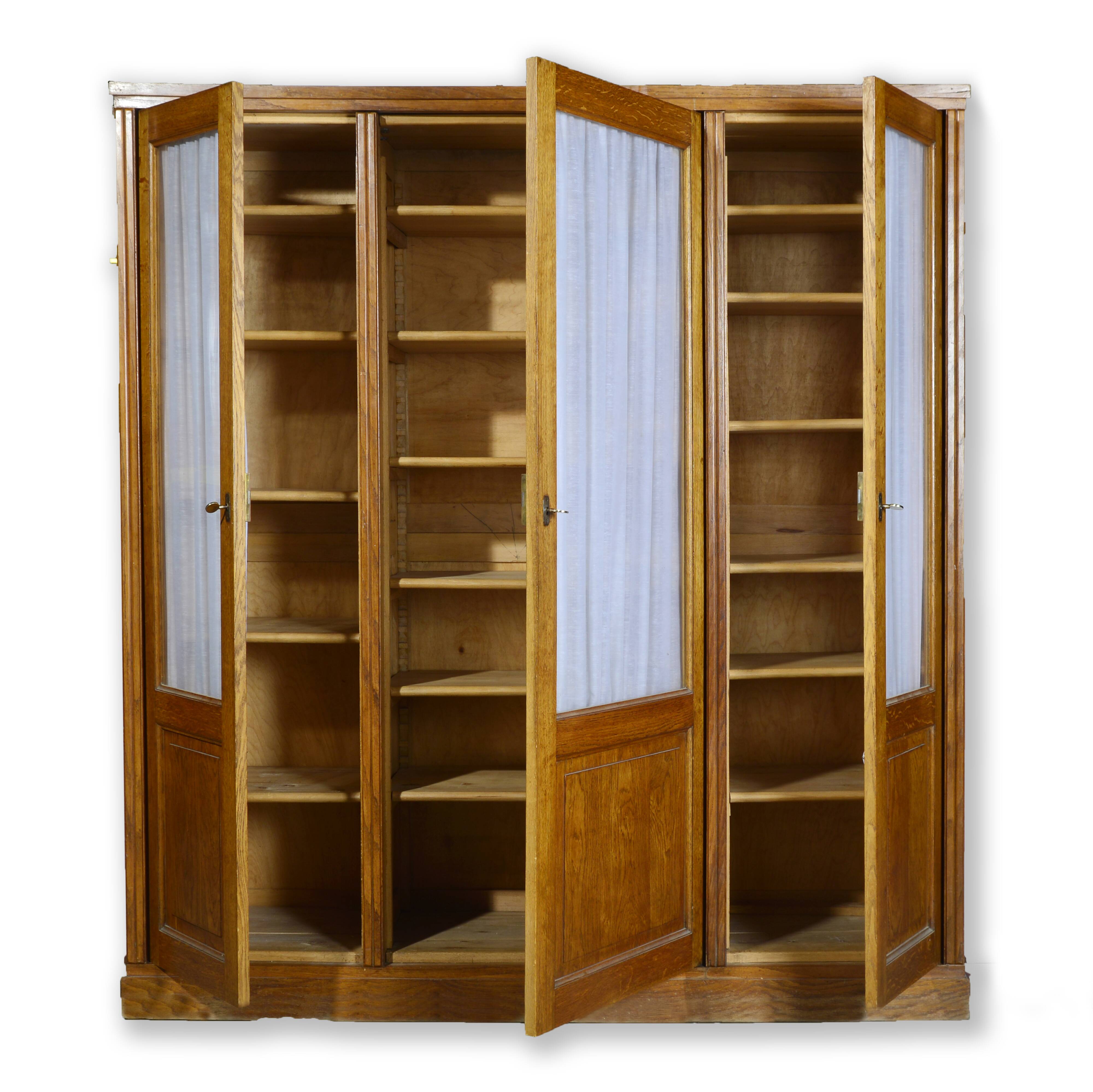 Bibliothèque ou armoire vitrée