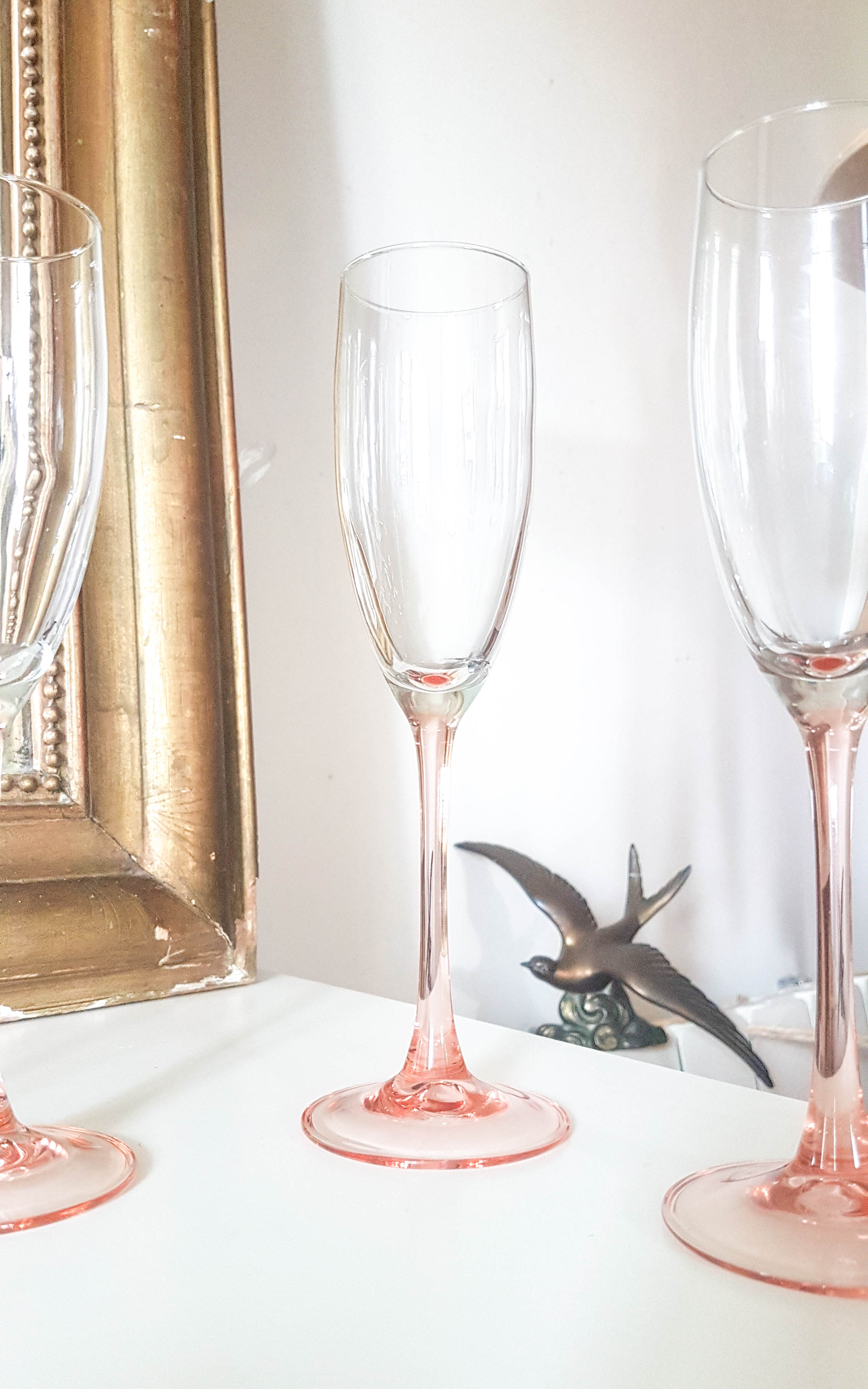 Lot of 5 cristal pink champagne flutes from arques-durand