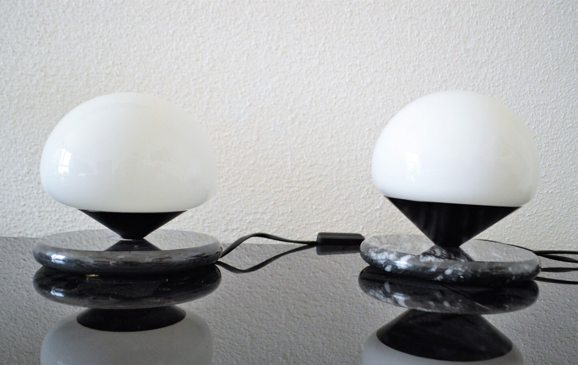 Vintage floor lamp from the 80s Swiss design in marble /opaline glass
