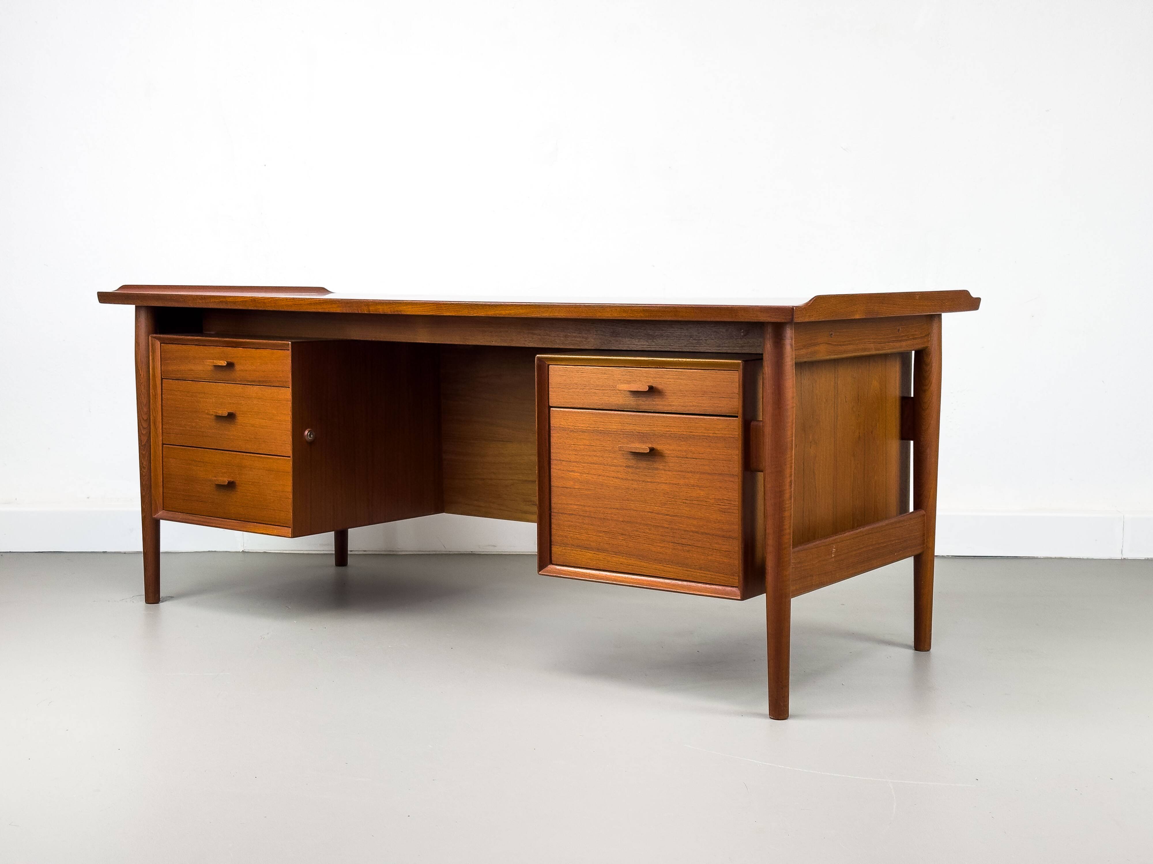 Teak Model 207 Desk by Arne Vodder for Sibast, 1960s