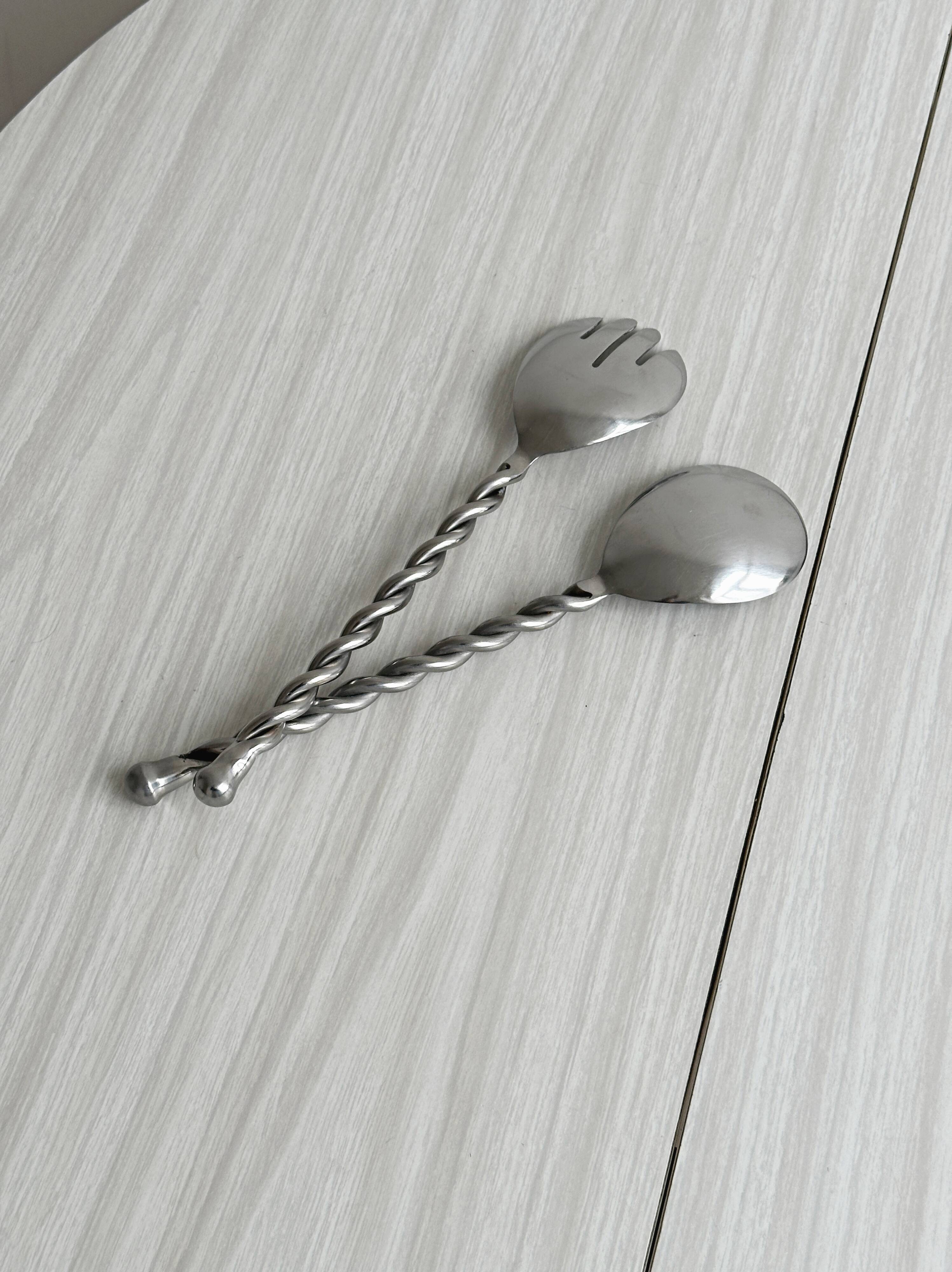Twisted metal salad servers
