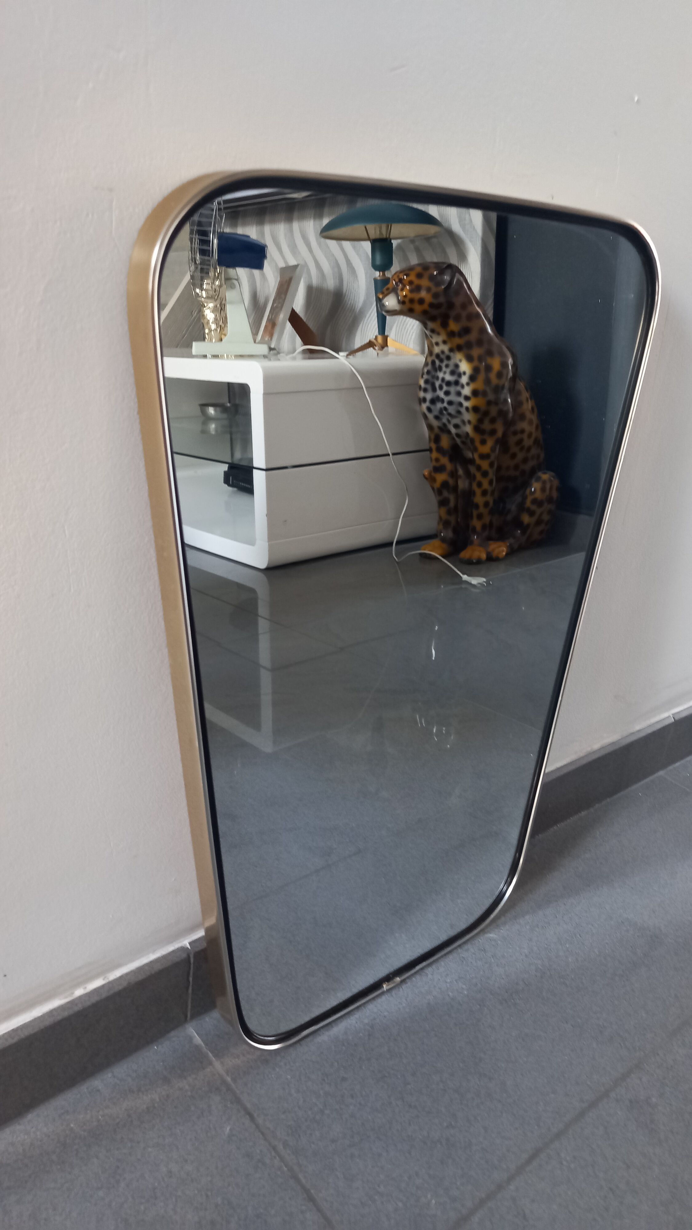 Asymmetric mirror