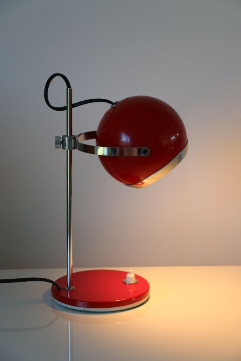 Red eye-ball lamp