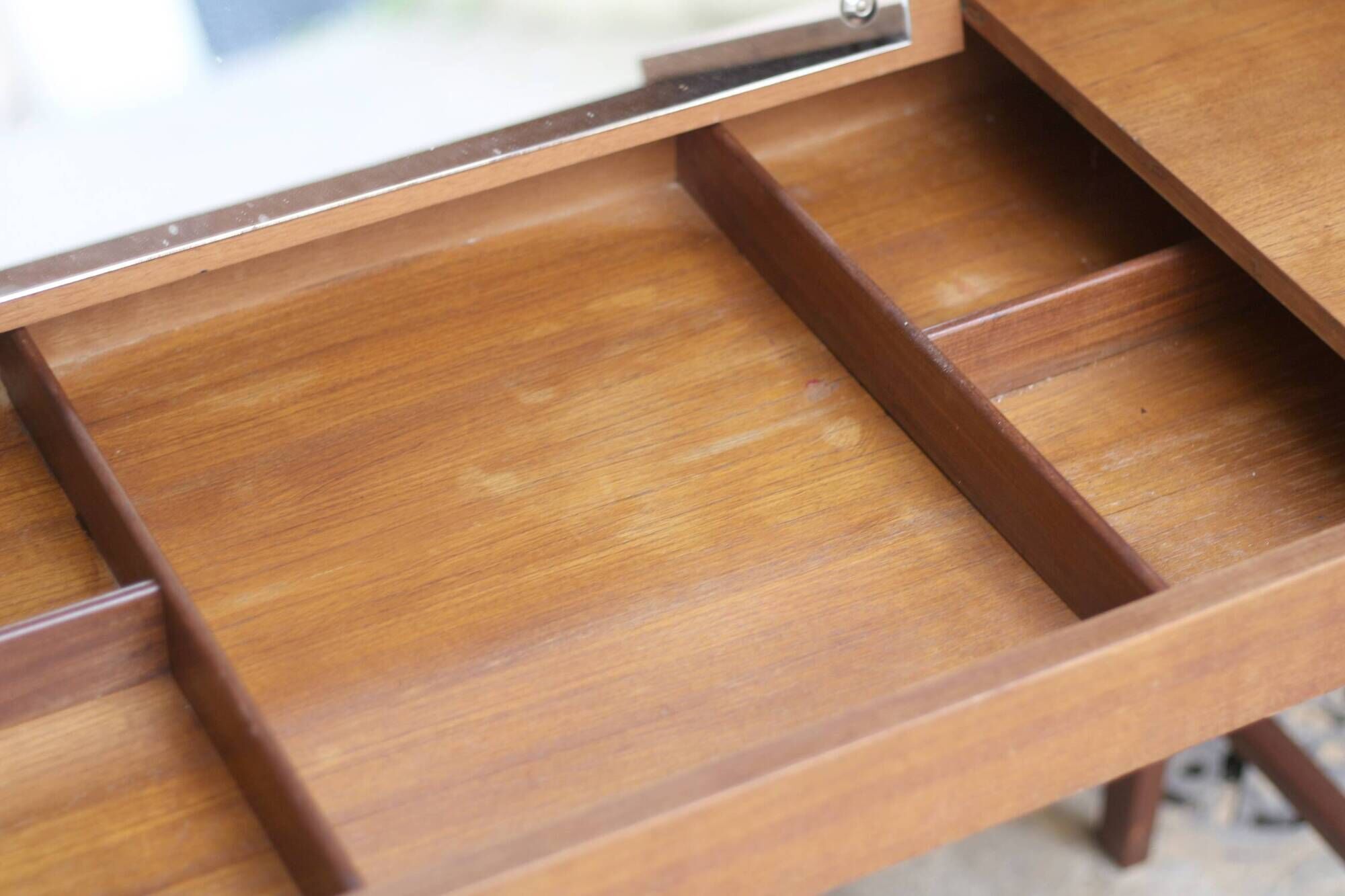 Succession LACOSTE: Scandinavian teak desk hairdresser (1960s).
