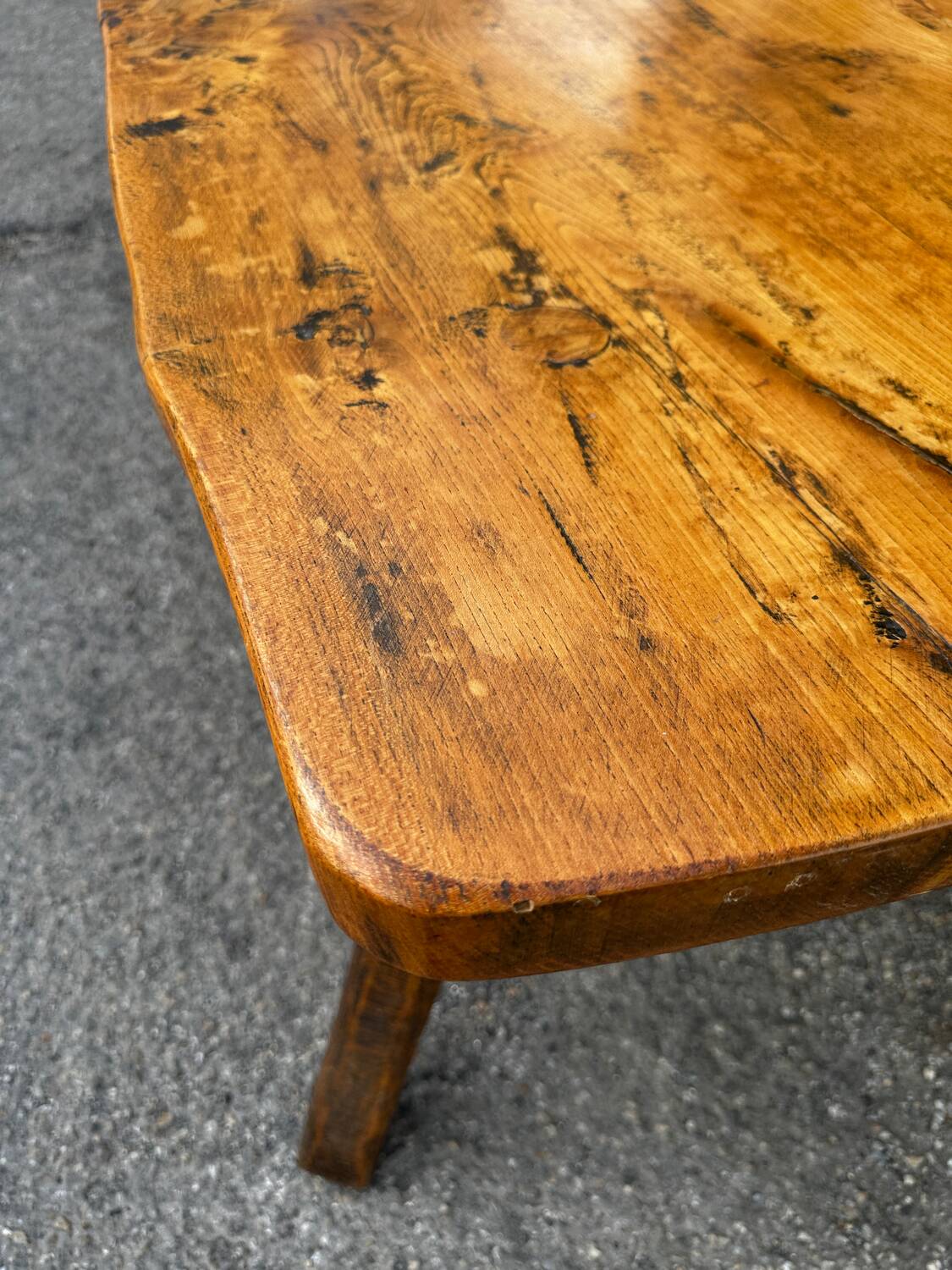 Table, bancs et tabourets Brutaliste