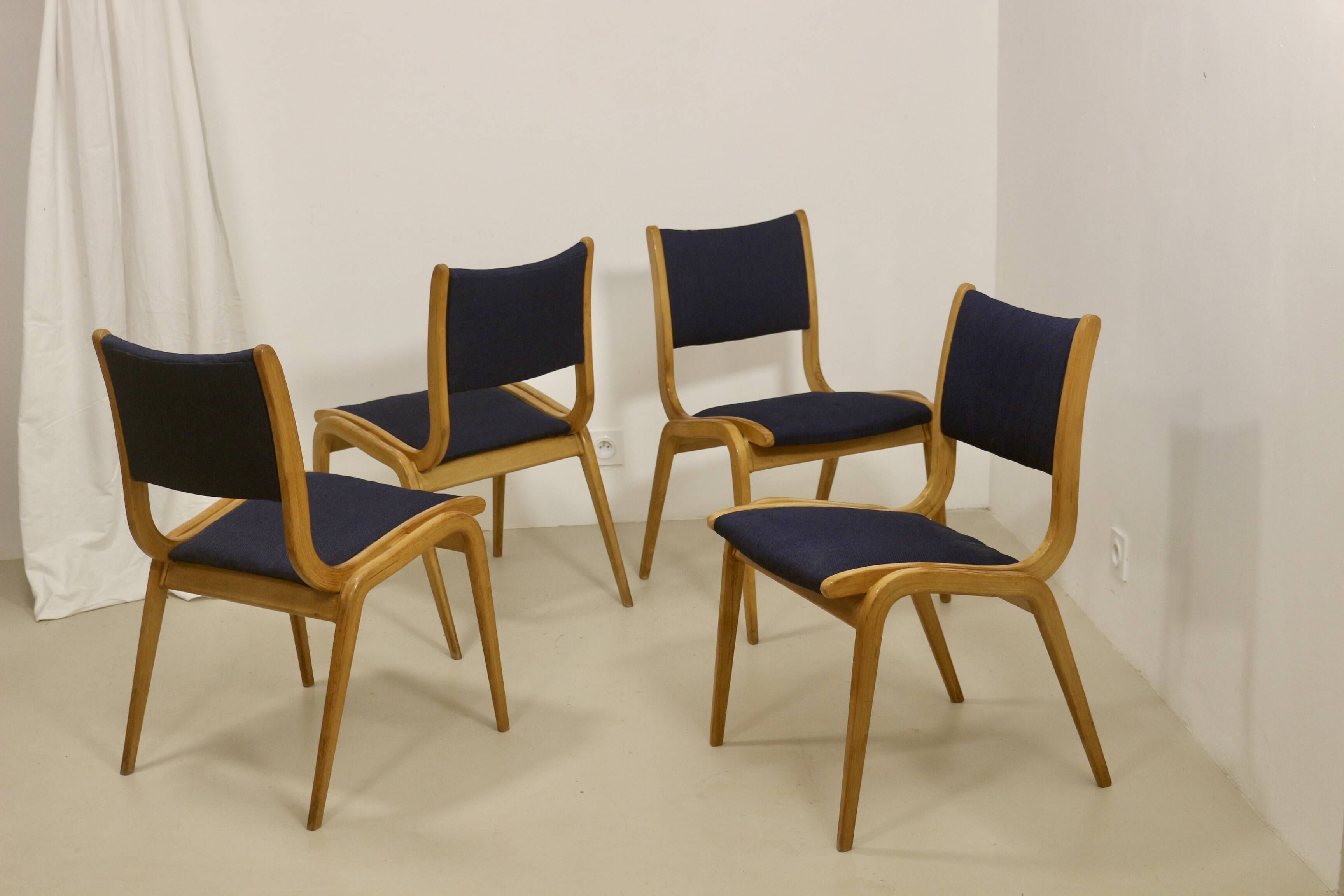 Lot de 4 chaises design scandinave bois courbé année 60.