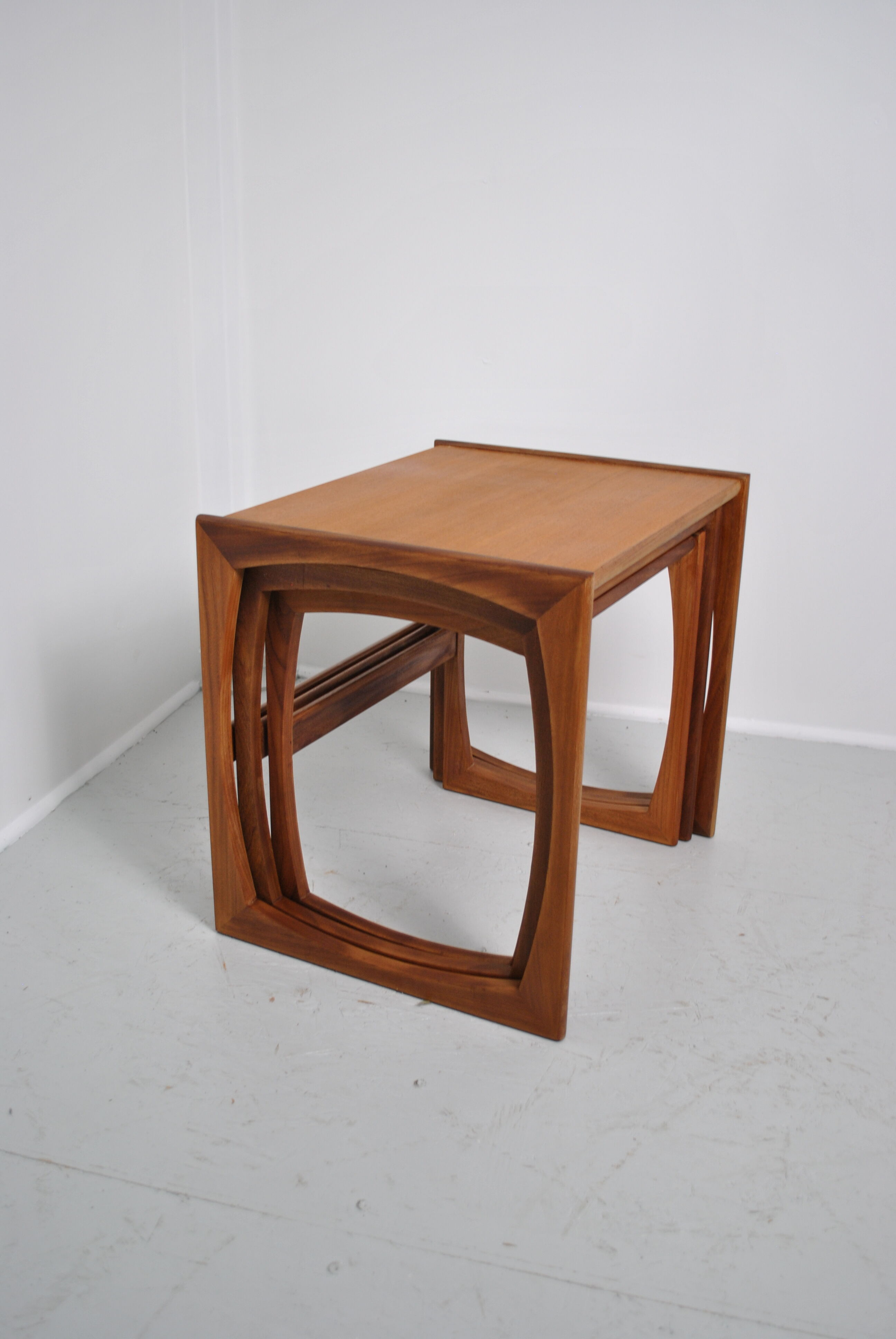 Table gigogne Gplan en teck 1970