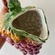 Pichet - carafe vintage en barbotine en forme de raisin