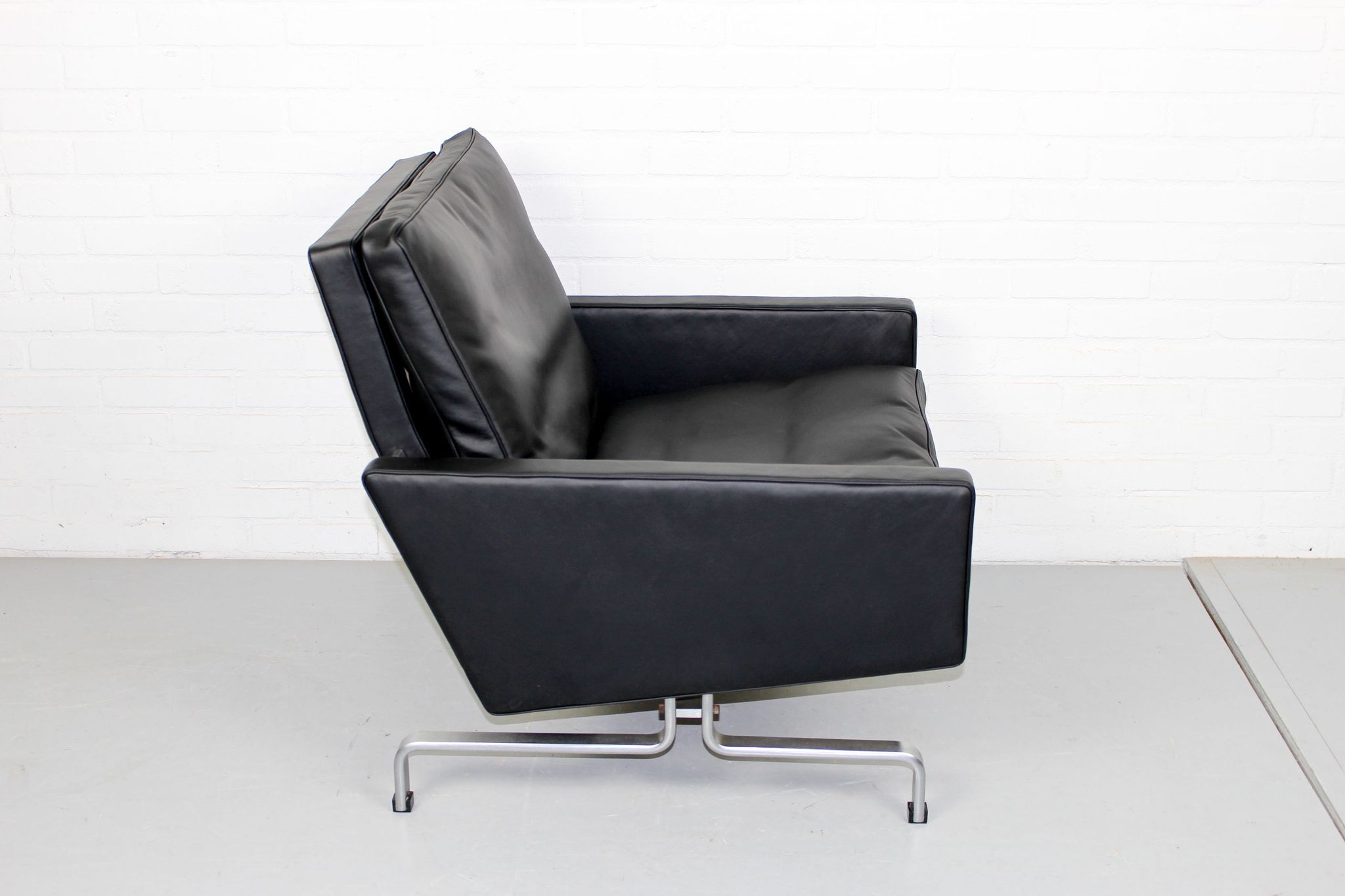 Set 2 vintage PK31/1 Lounge Chair & PK61 Coffee Table by Poul Kjaerholm for E. Kold Christensen