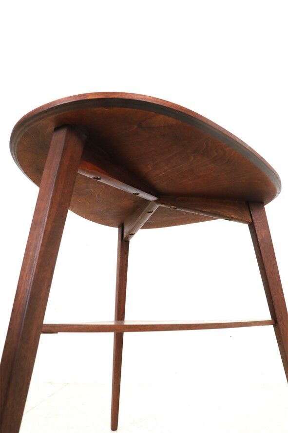 Rare mid-century walnut side table / coffee table with shelf by Jørgen Aakjær Jørgensen for Møbelintarsia / Danish modern design / 1960s