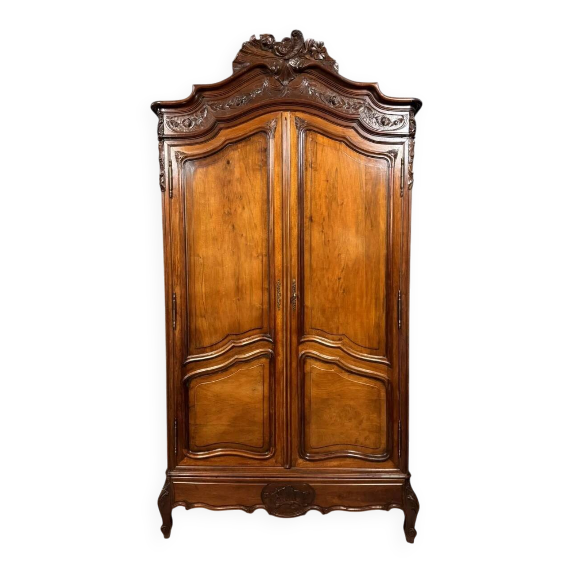 Armoire a coquilles de style Louis XV en acajou vers 1850