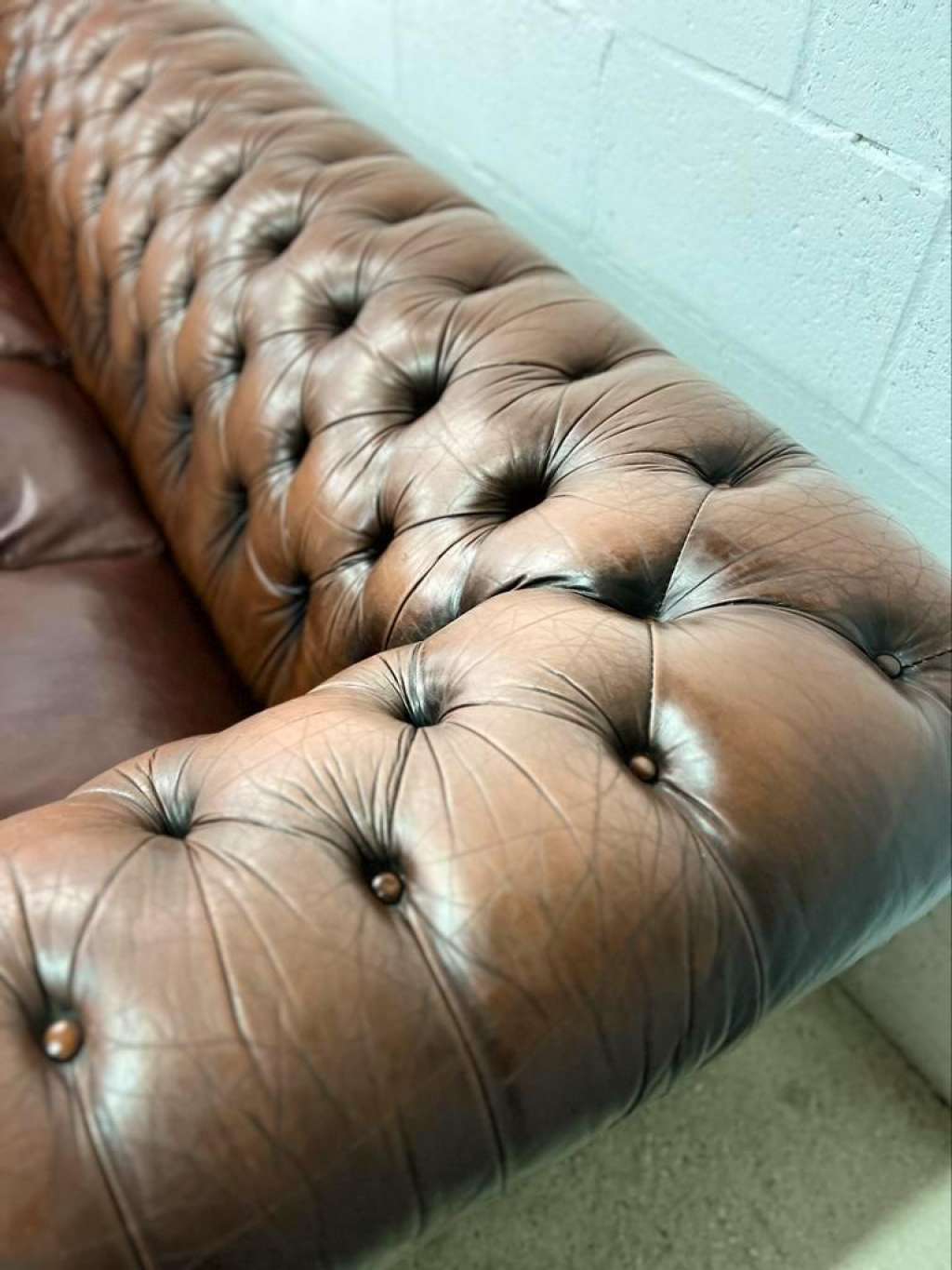 Canapé chesterfield en cuir vintage