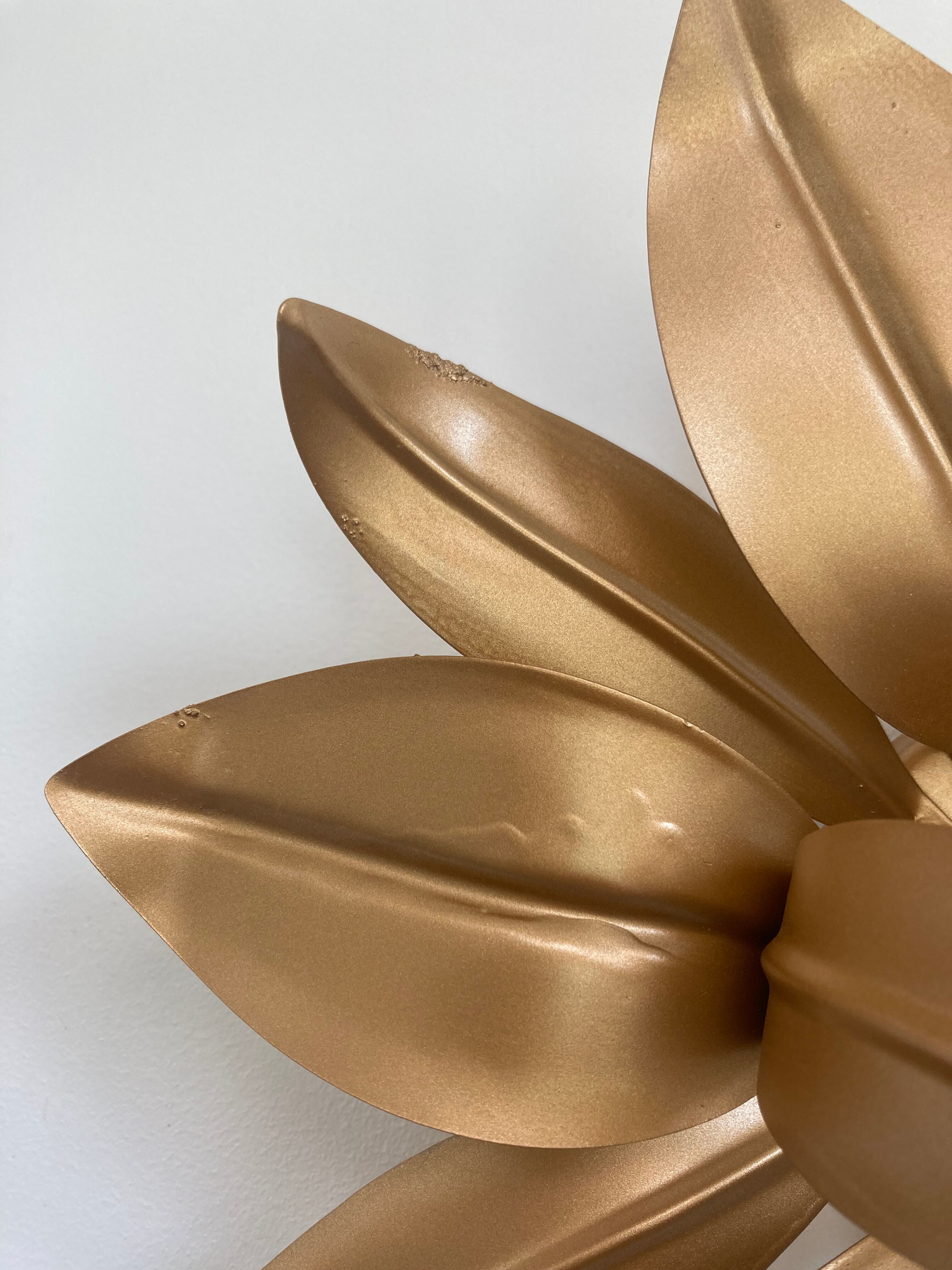 Wall lamp flower in old gold metal - 80s