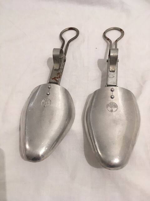 Shoe trees above  aluminium