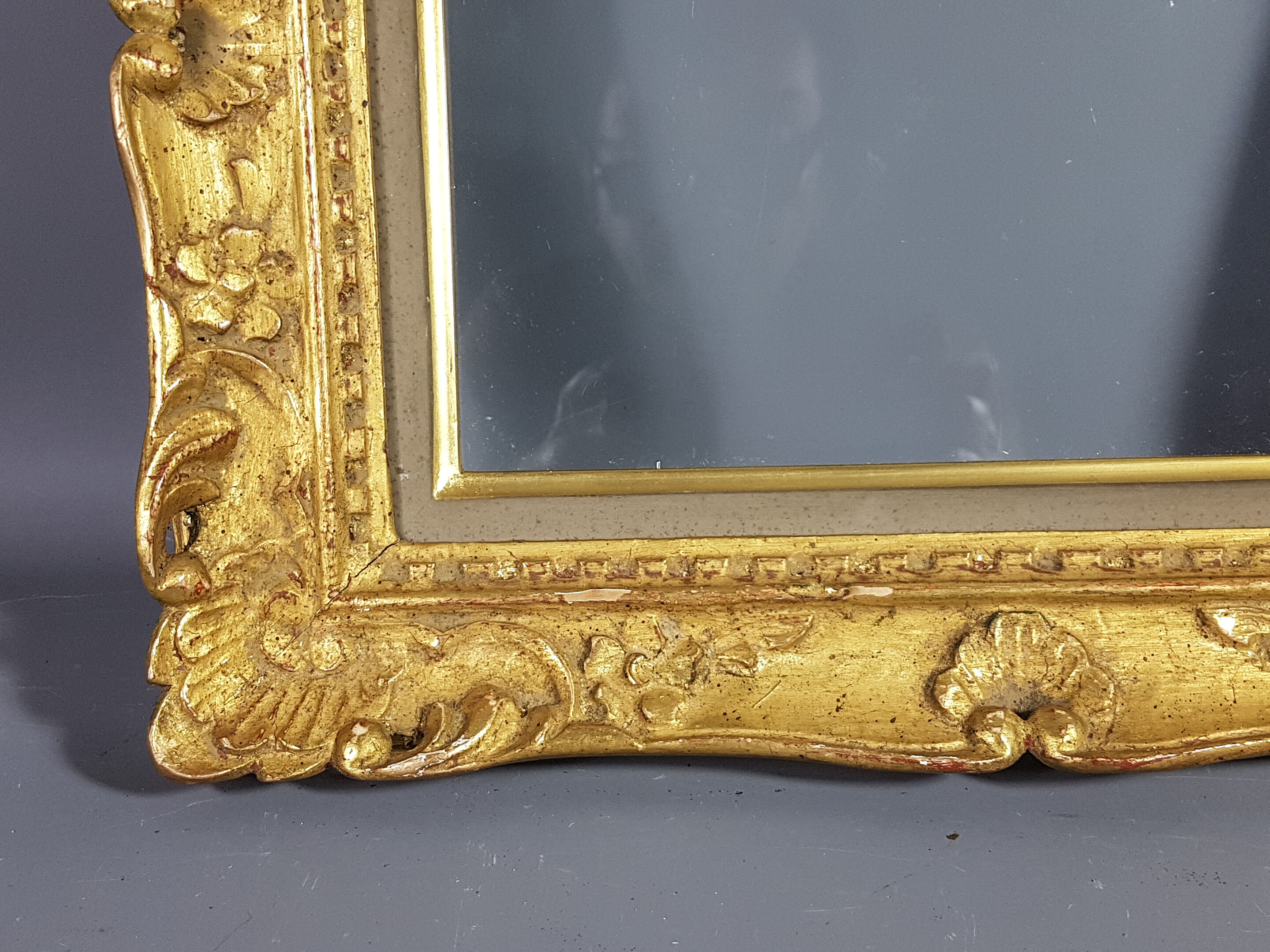 Old frame carved gilded wood 38x32 cm, leafing 26.3x20.3 cm