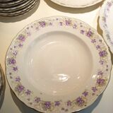 Table service 31 pieces in porcelain. Floral polychrome pattern