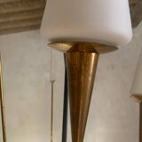 Lampadaire roseaux vintage métal noir et laiton quatre opalines blanches