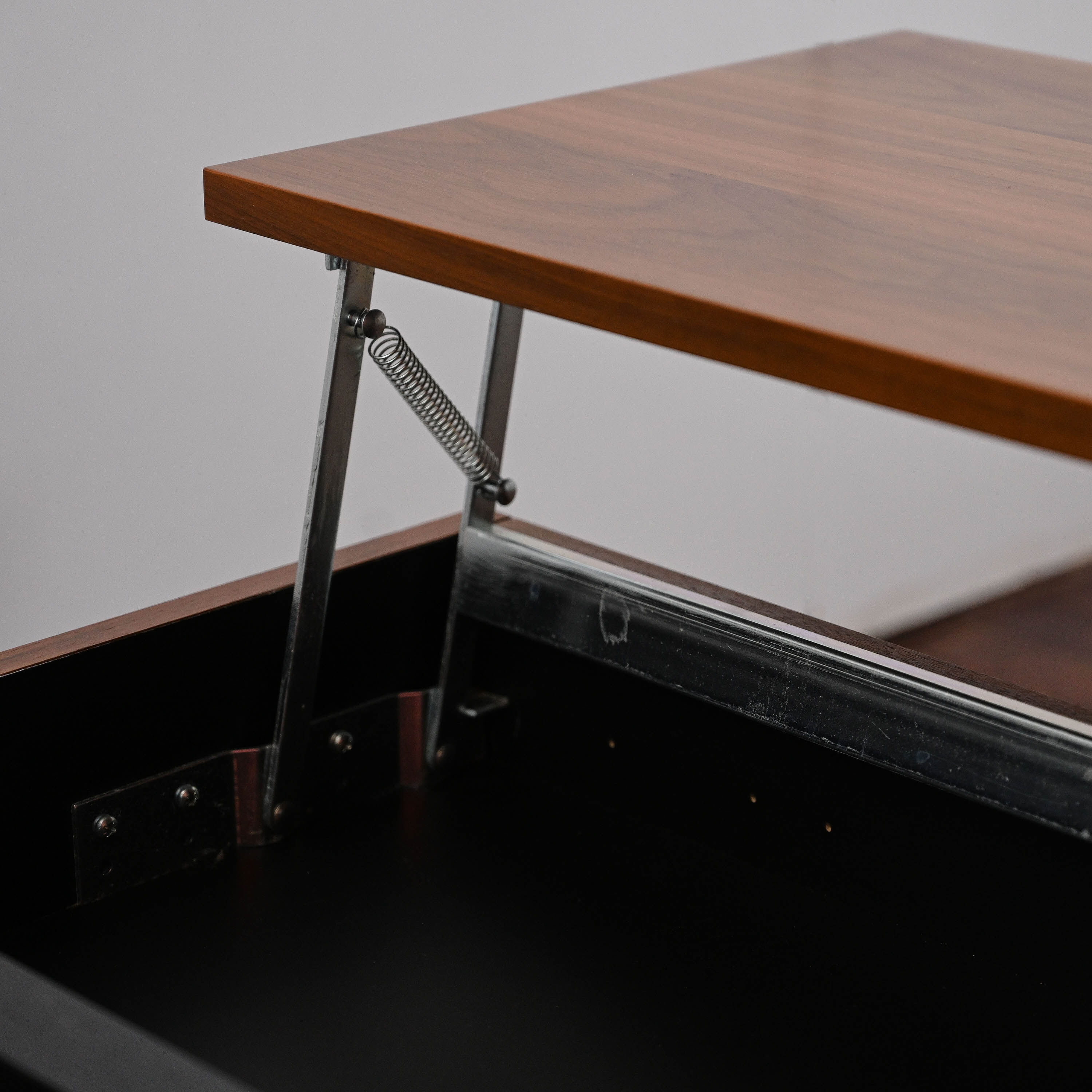 Multifunctional Shiva coffee table with storage and raisable table tops
