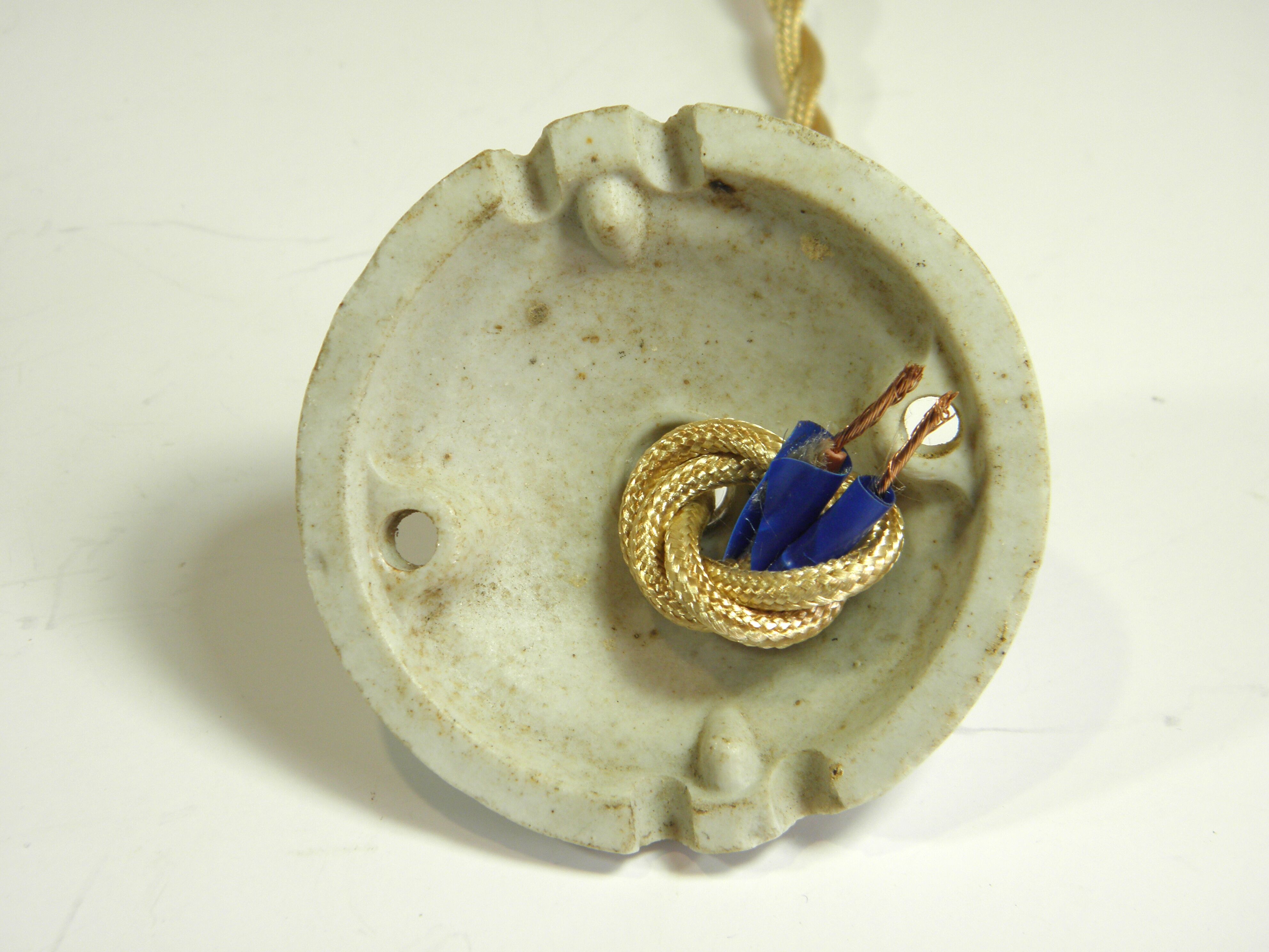 Suspension and rosette in opaline and porcelain