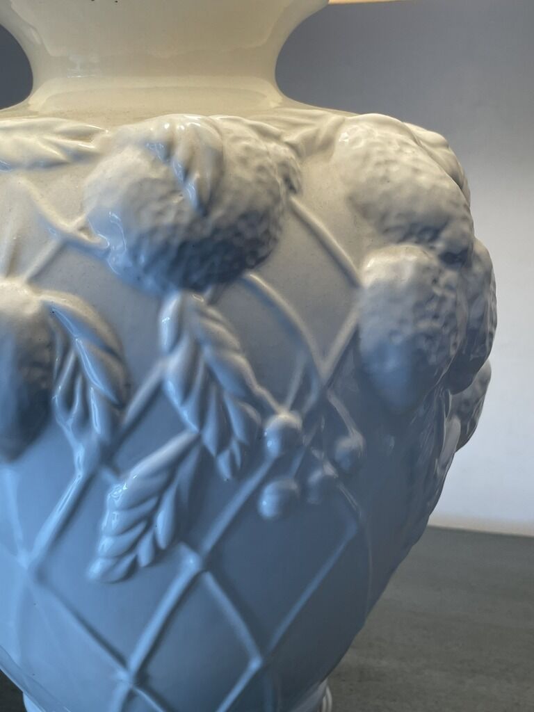 Porcelain lamp decorated with fruit