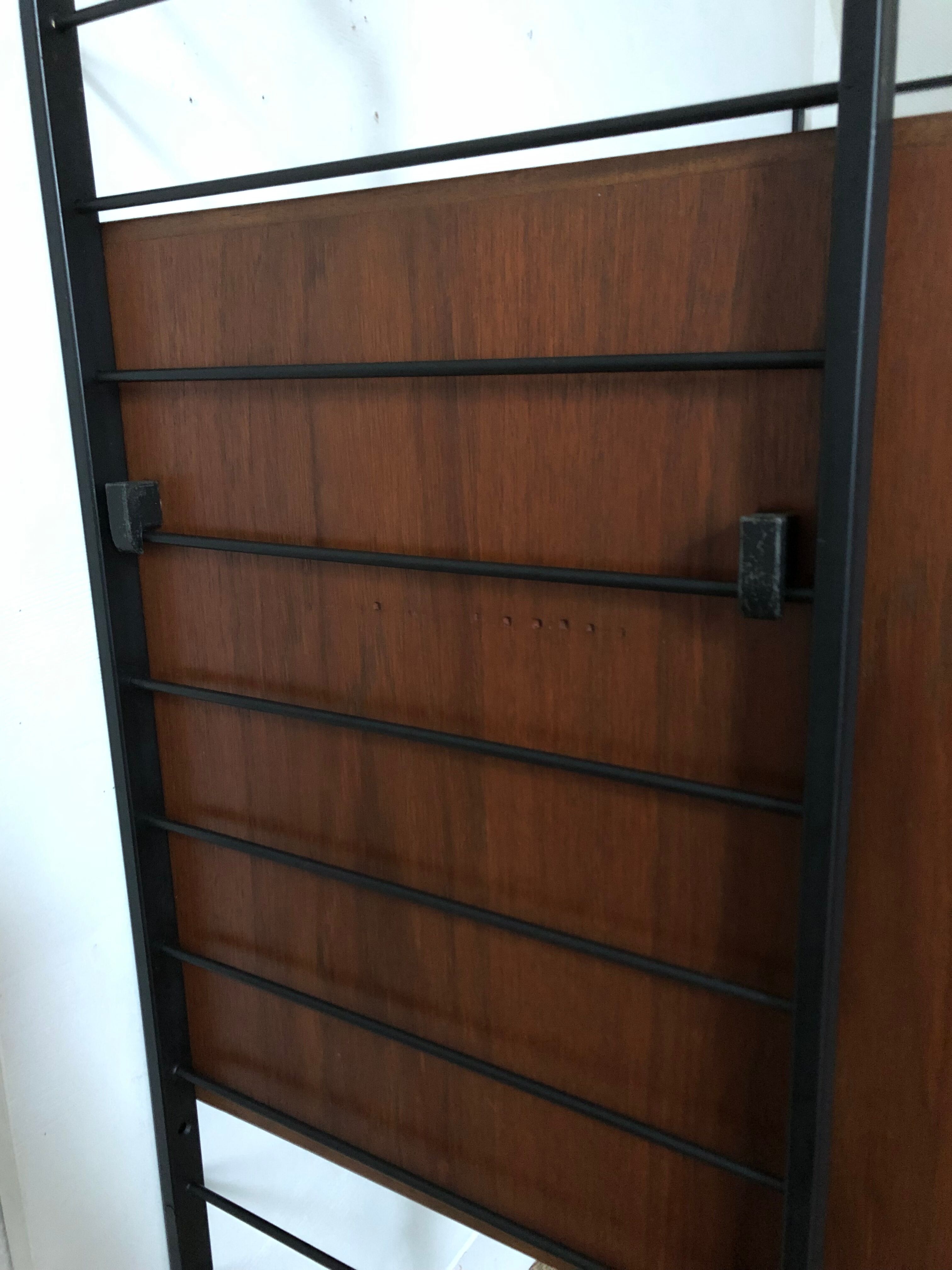 Wall-mounted sideboard