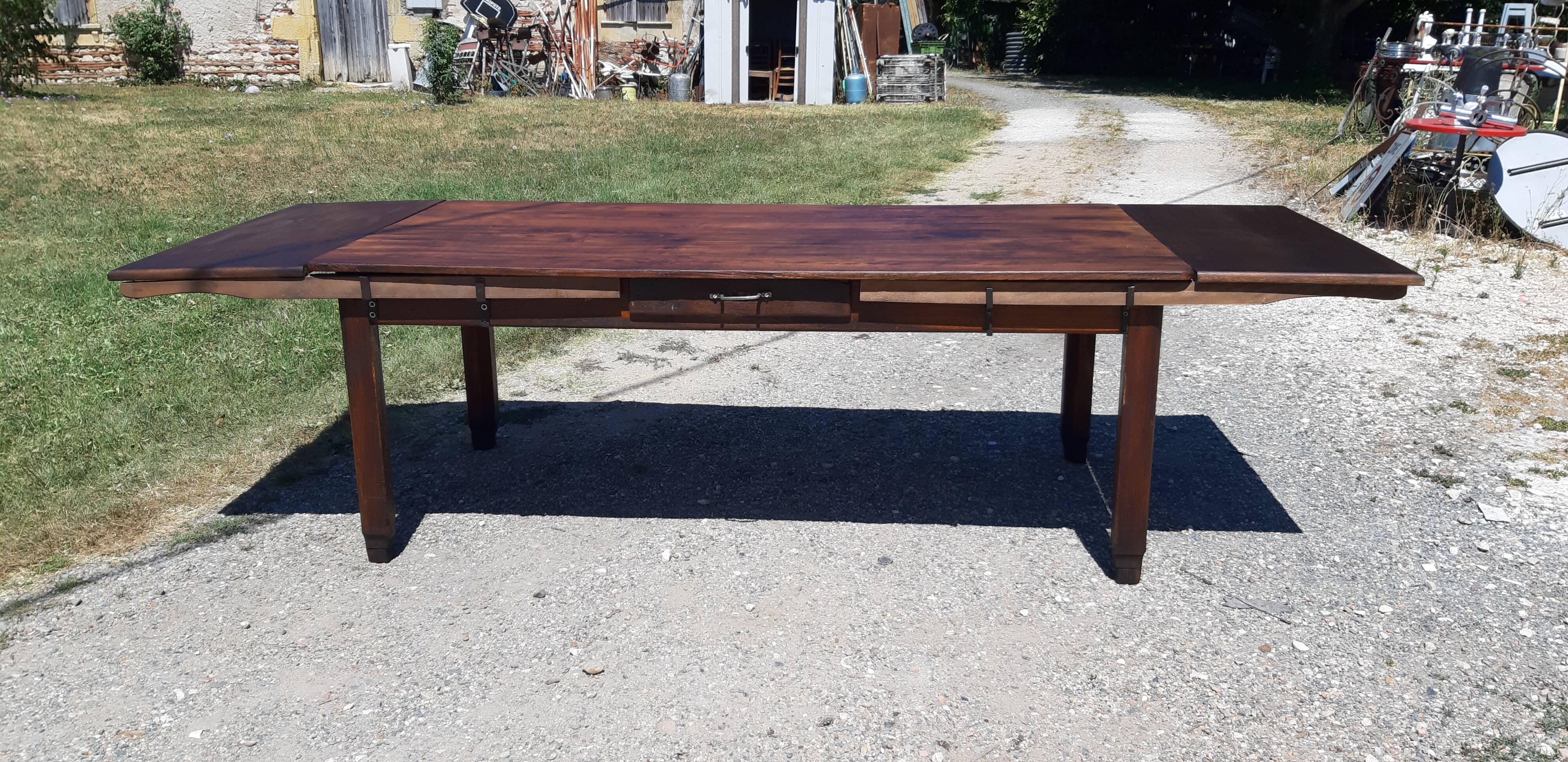 Country farm table in pine