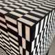 Commode en marqueterie de damier
