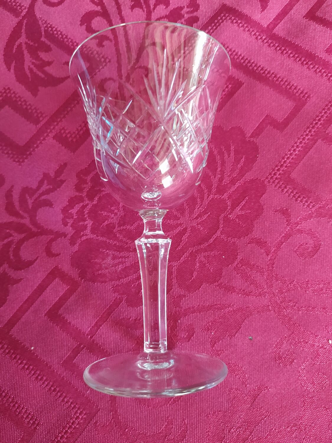 Wine glasses from the Bayel crystal factory