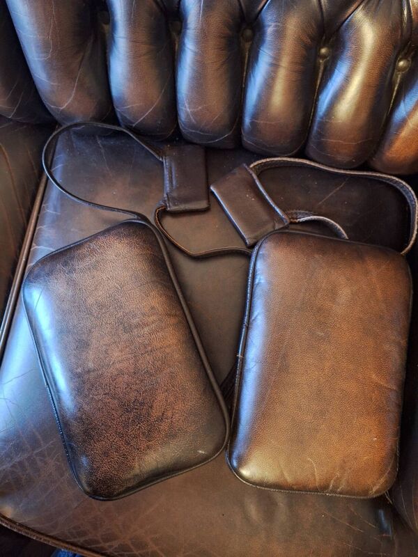 Canapé Chesterfield 3 places en cuir couleur châtaigne