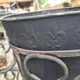 Wrought iron standing planter