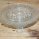 Coupe ou sucrier ancienne en verre moulé tripode