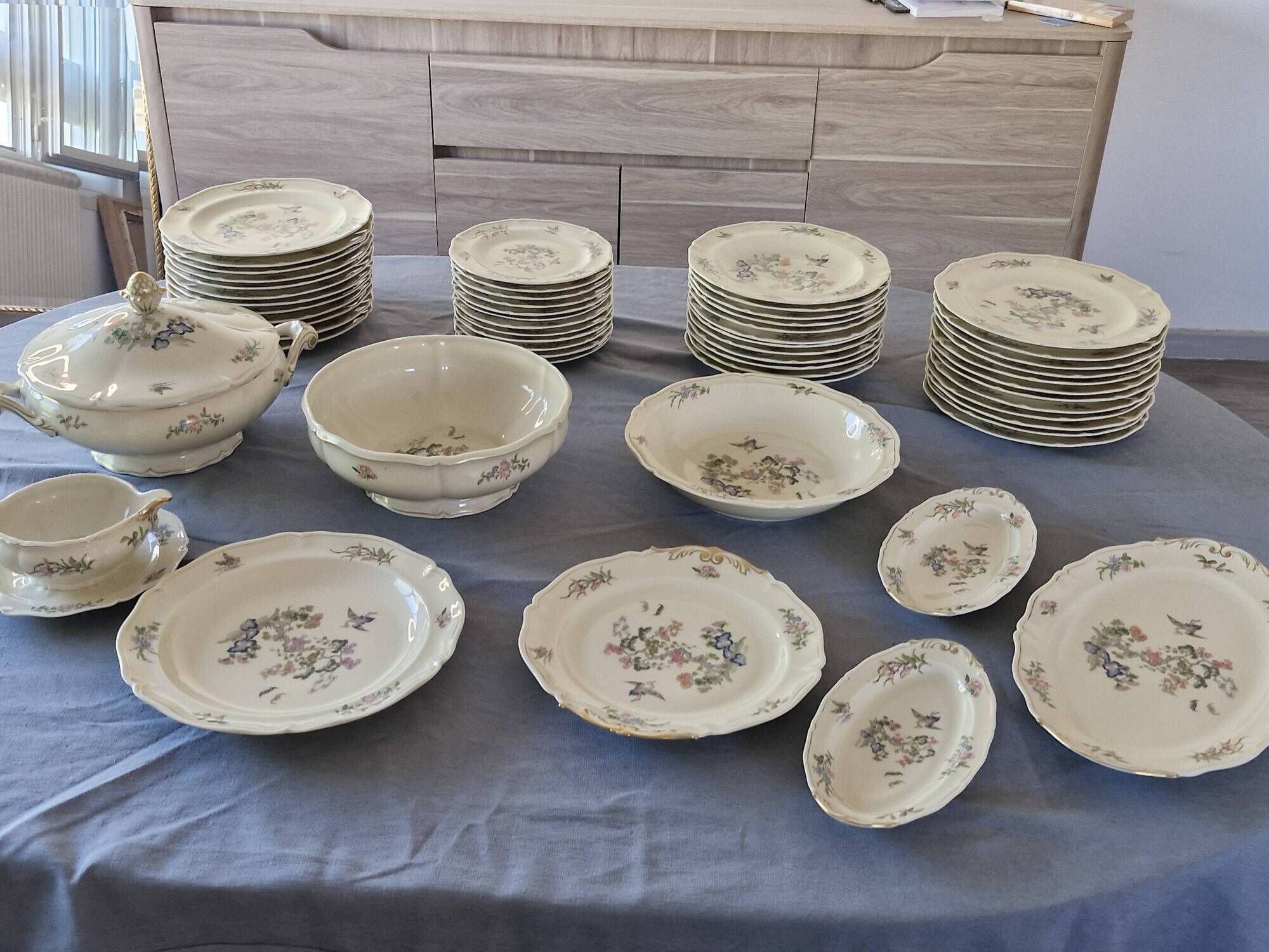 Limoges porcelain table service from the Old Royal Factory – 58 pieces