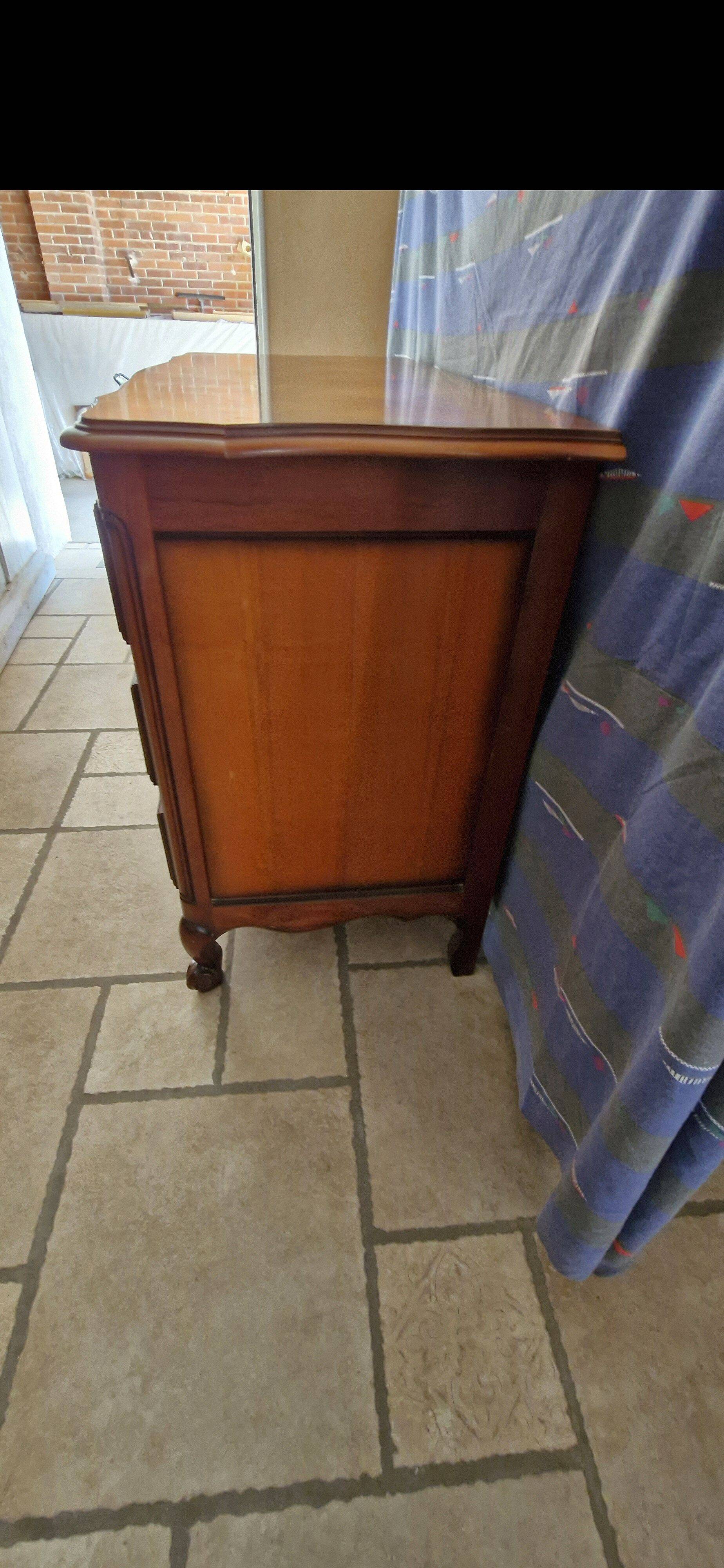 Commode en bois de style, 3 tiroirs