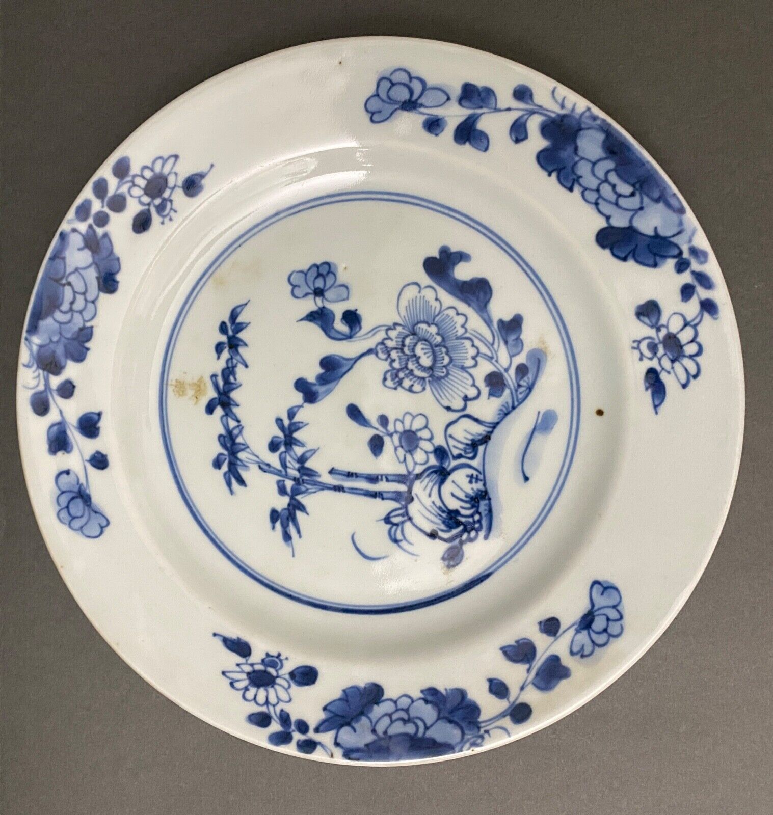 Flat plate in Chinese blue XVIII or XIX Blue and white décor