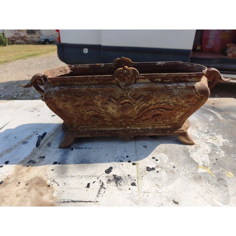 1 cast iron planter from 1900 by the Faure establishments