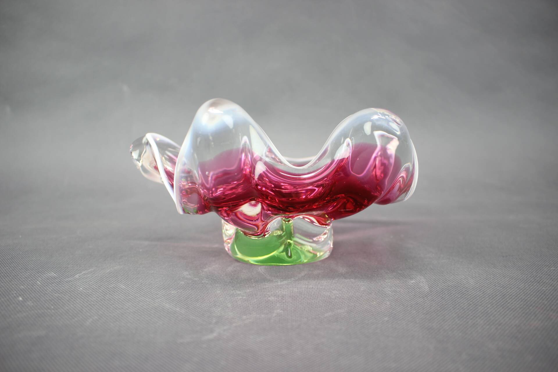 Mid-century pink and green Czech art glass bowl by Josef Hospodka.