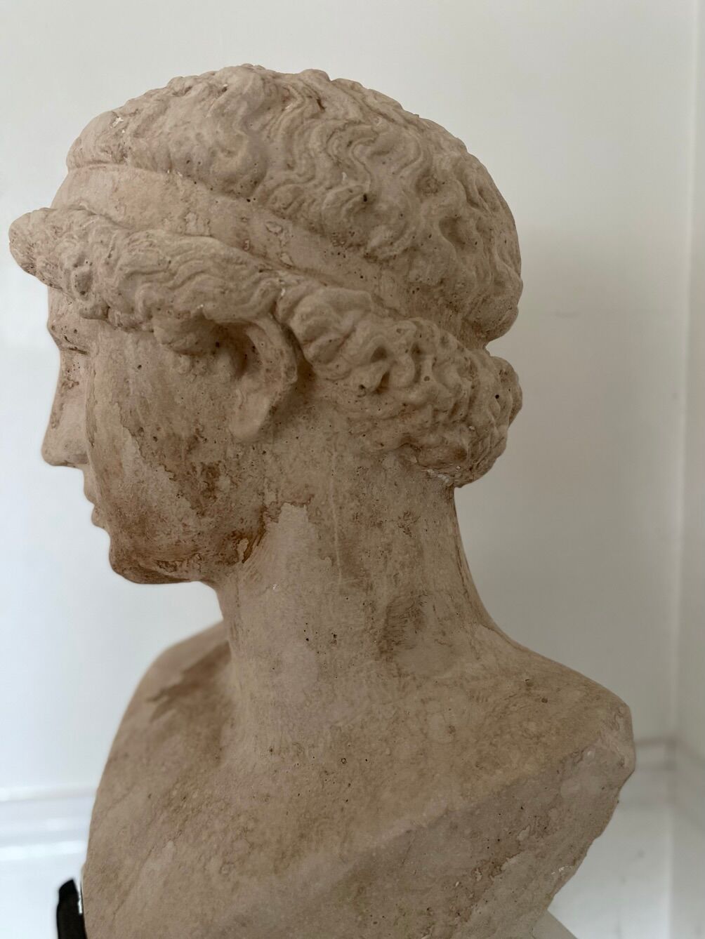 Tête de déesse grecque antique en plâtre